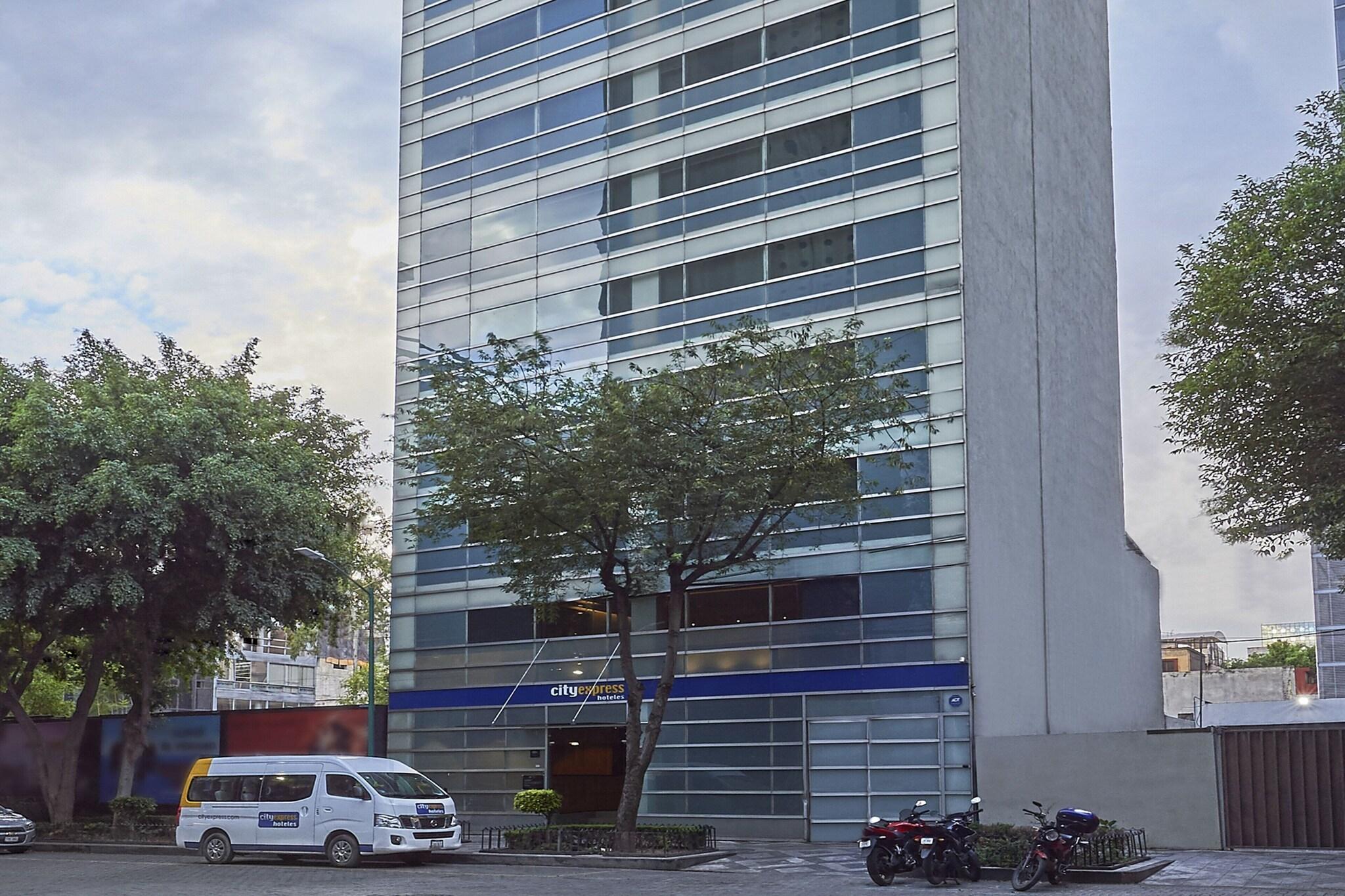 Vista Exterior City Express by Marriott Ciudad de México EBC Reforma