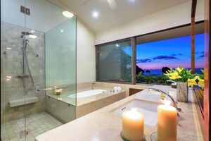 Alquiler Vacacional - Stunning contemporary oceanfront villa with sandy beach, full staff sleeps 14