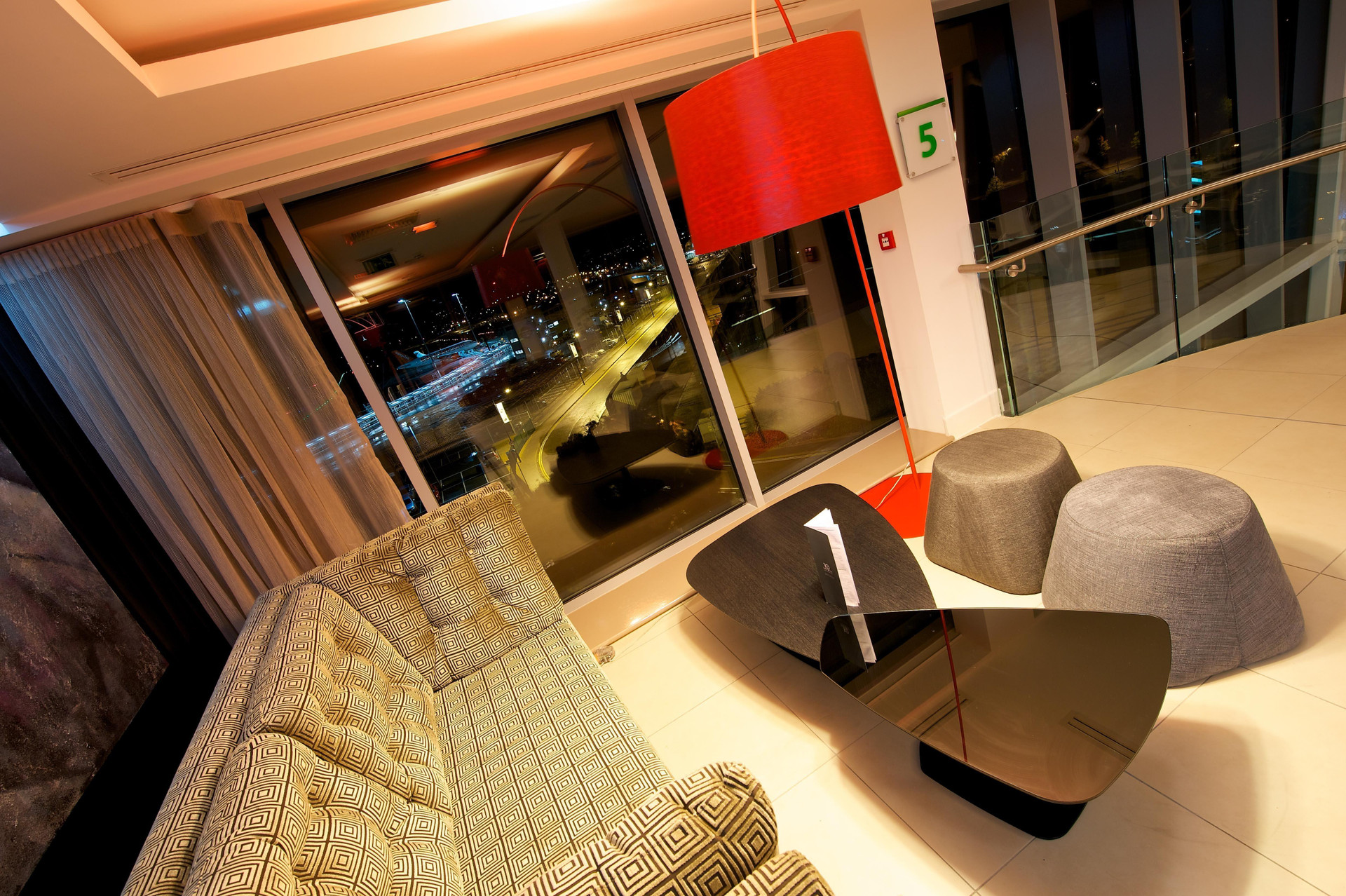 Vista Lobby Holiday Inn Southend by IHG