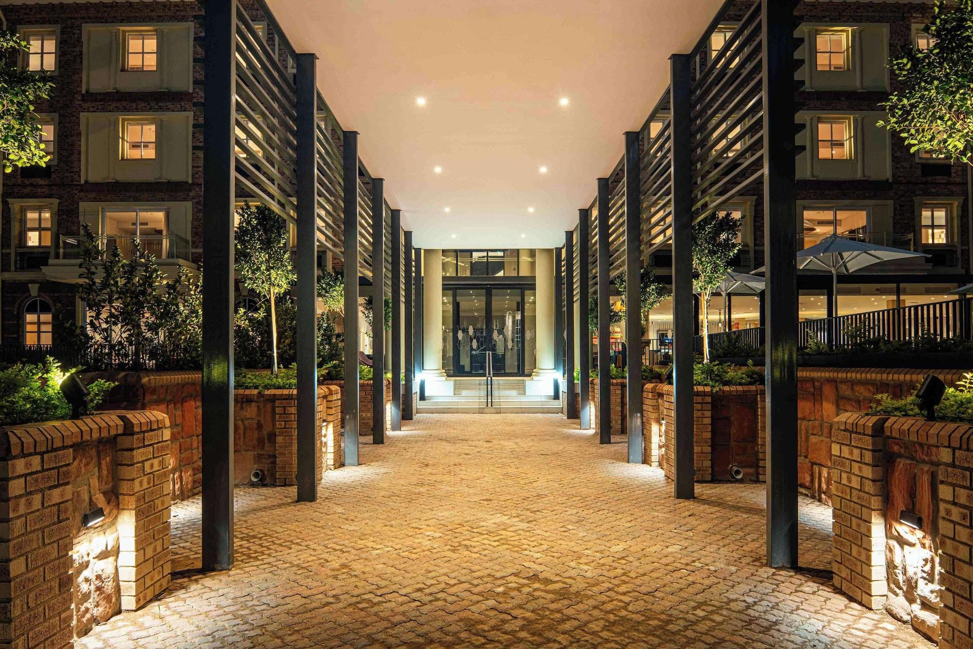 Vista Exterior Hampton By Hilton Sandton Grayston