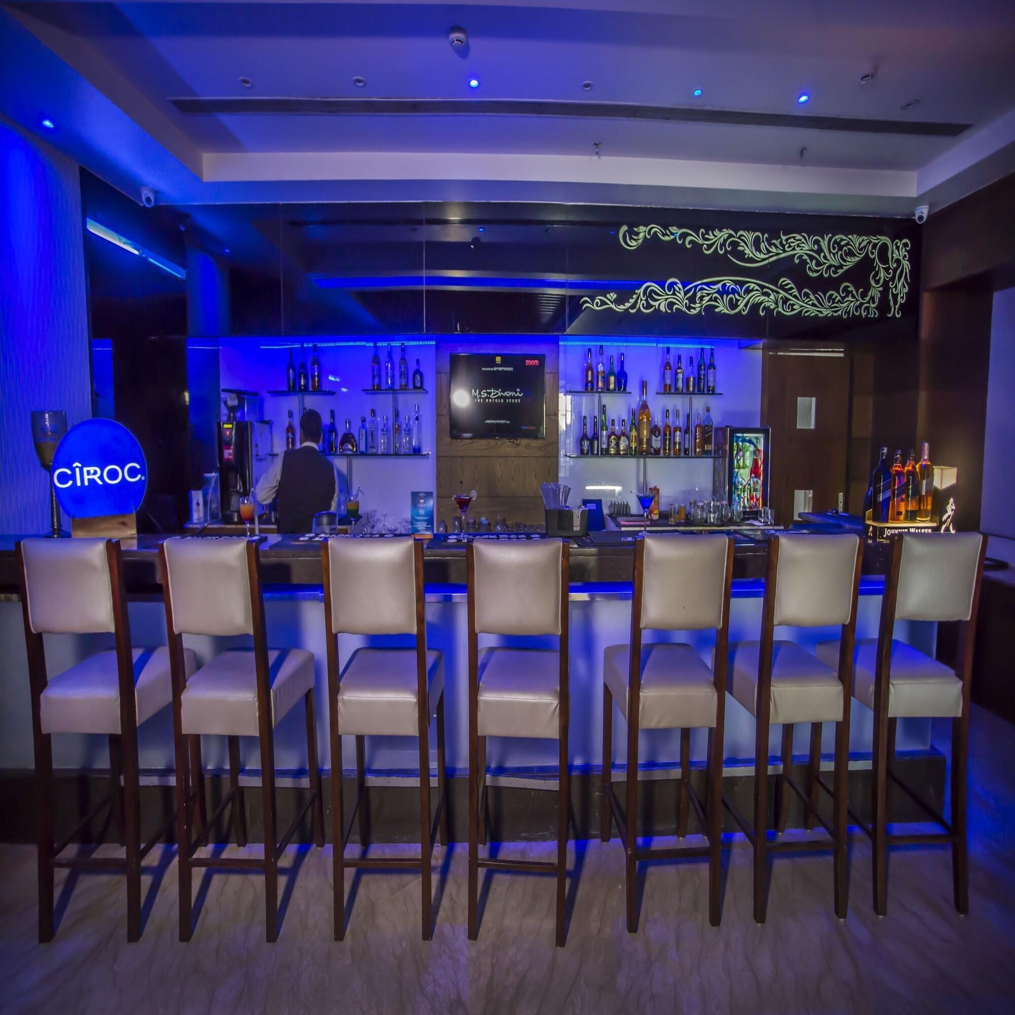 Bar/Salón Sarovar Portico