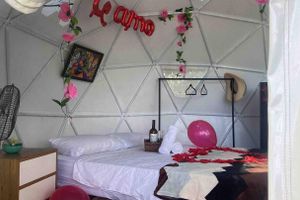 Alquiler Vacacional - Romantic Glamping with heated Jacuzzi 15 minutes from town