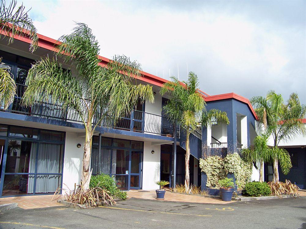 Varios Aaron Court Motor Inn