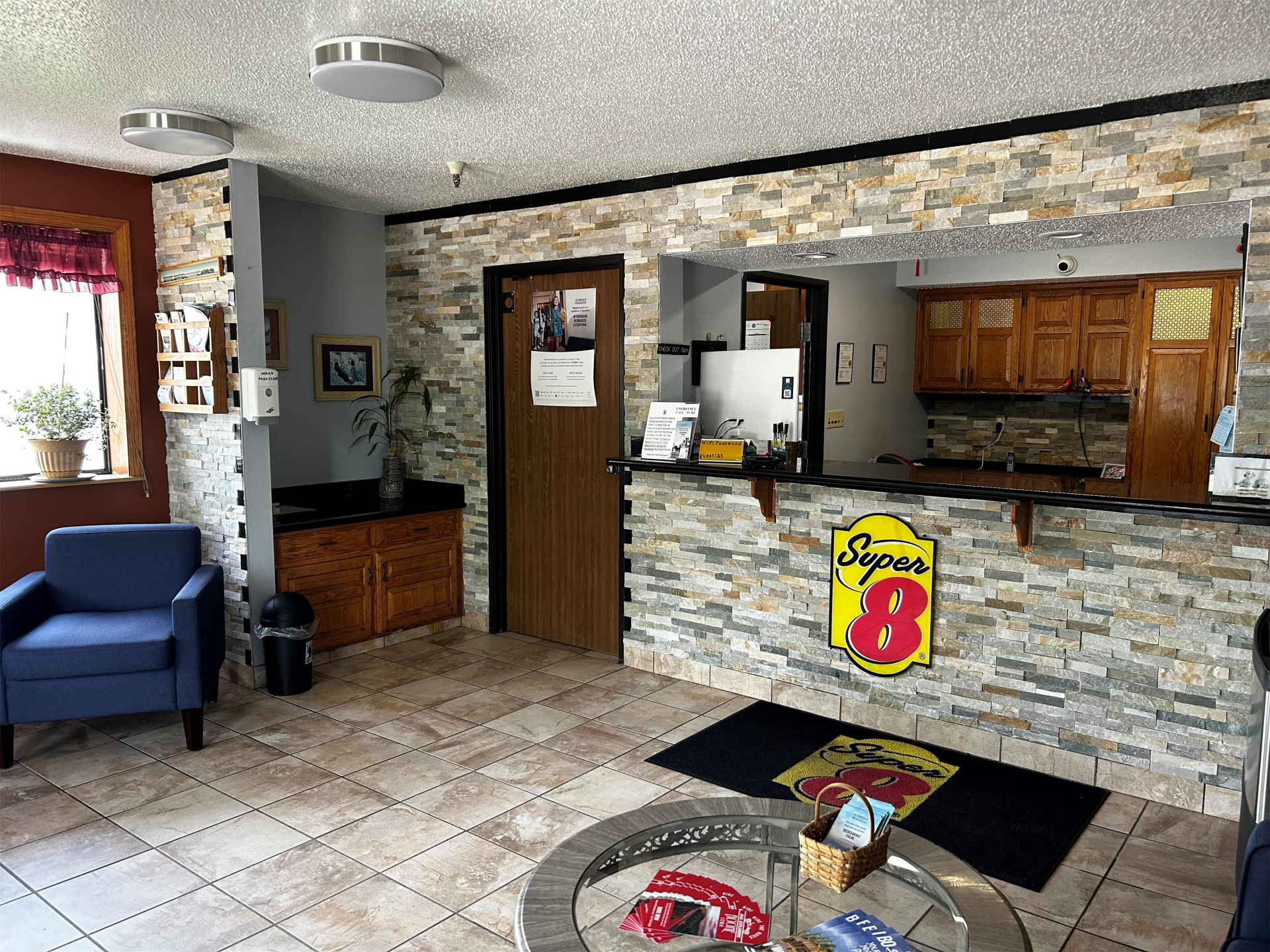 Vista Lobby Super 8 by Wyndham Boone