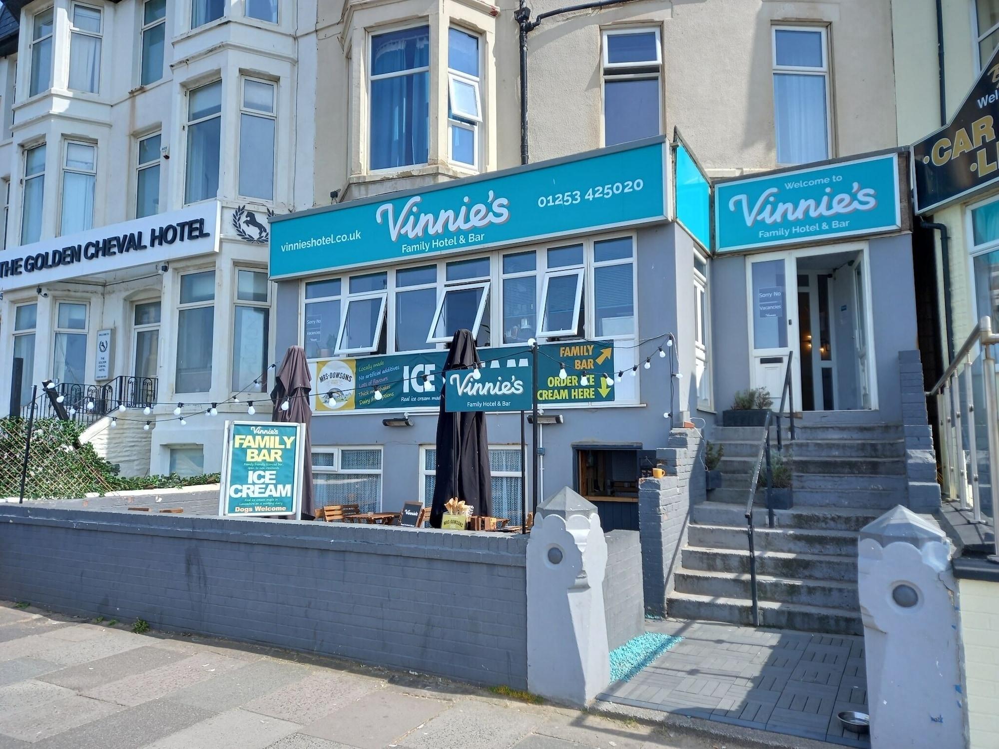 Varios Vinnies Family Hotel