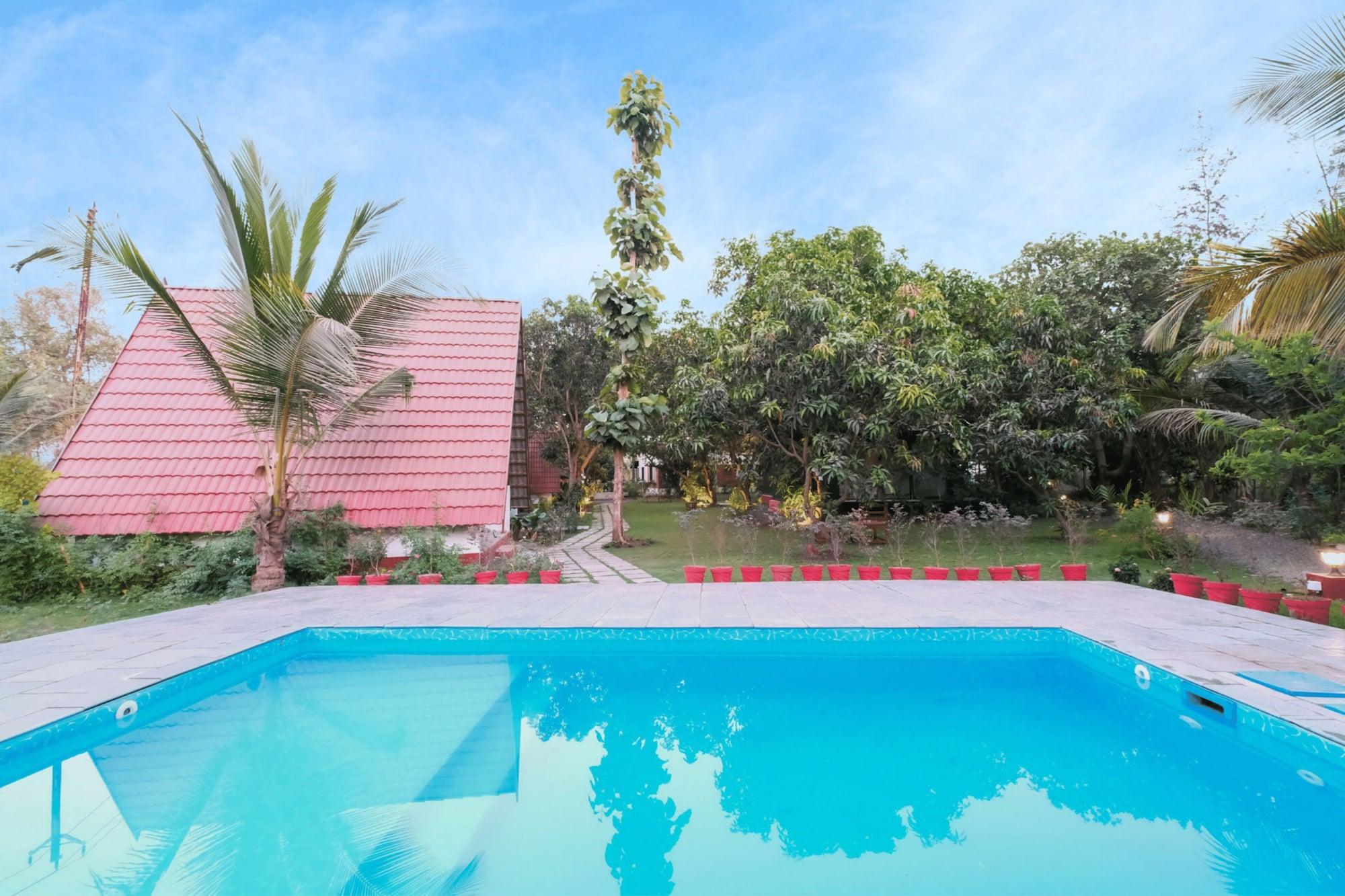 Vista Piscina MRUDA FARMSTAY