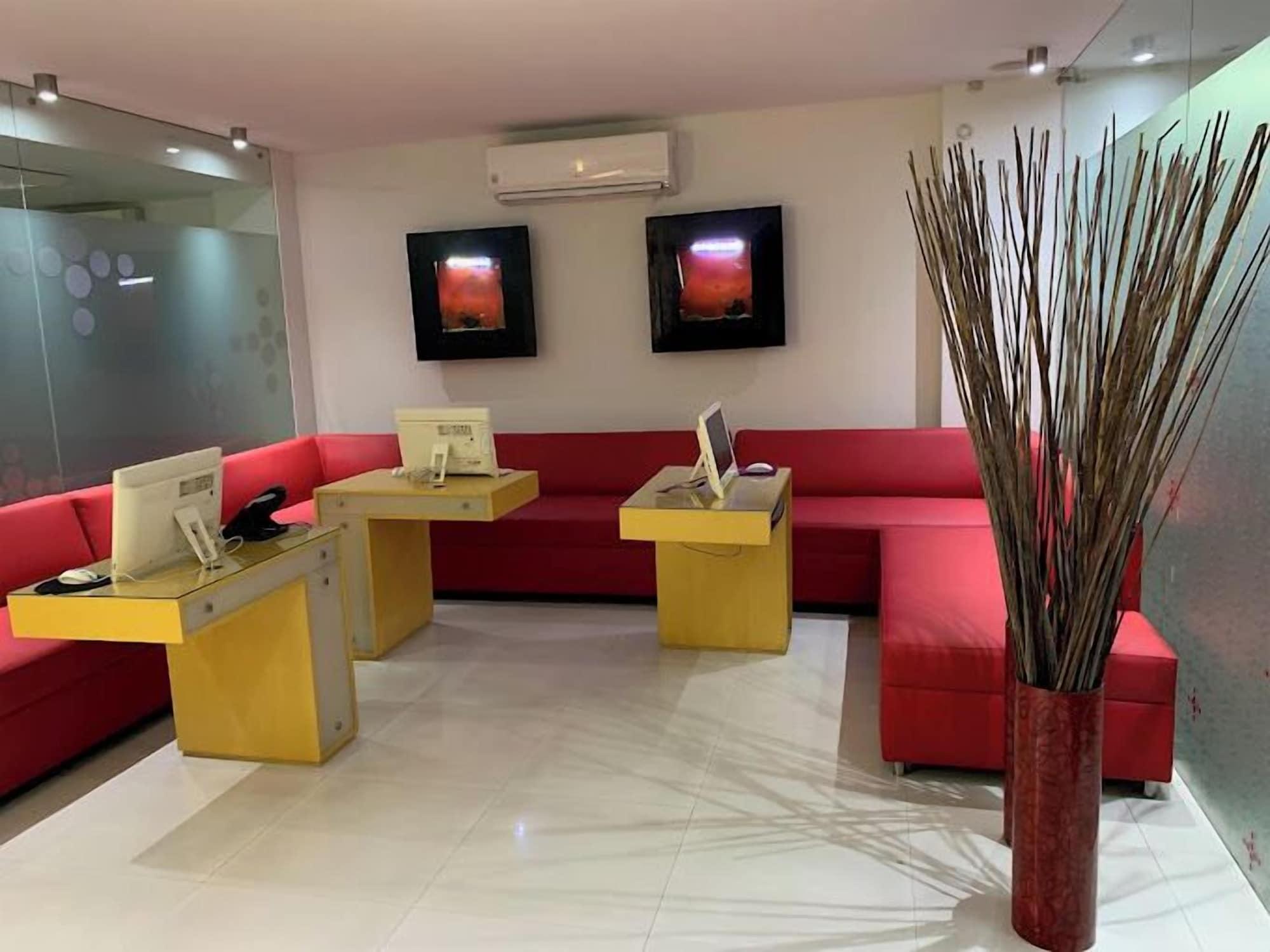 Vista Lobby HOTEL OLH VERSALLES