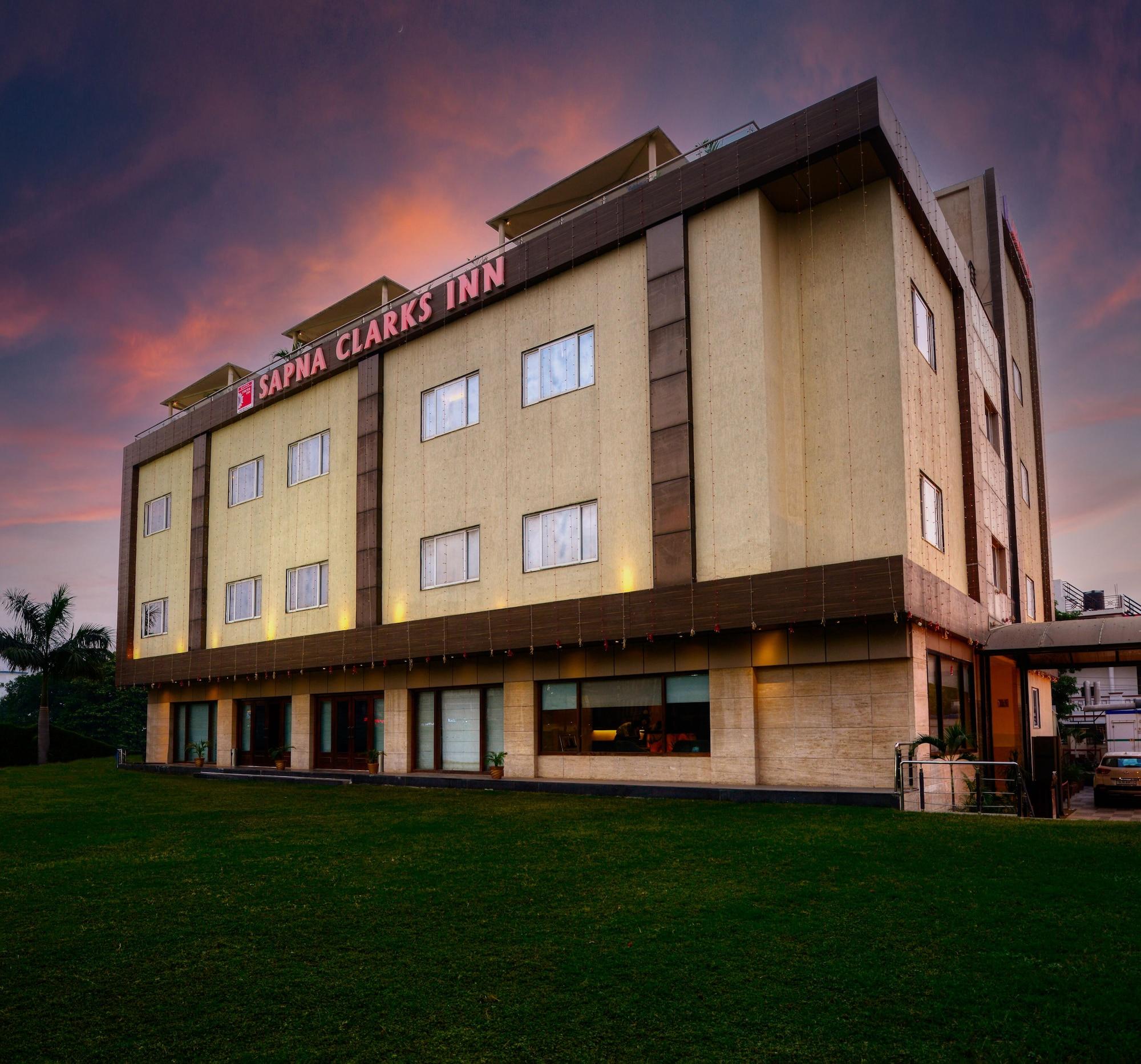 Vista Exterior Sapna Clarks Inn
