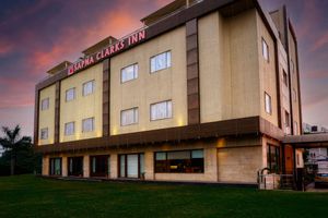 Alojamiento - Sapna Clarks Inn