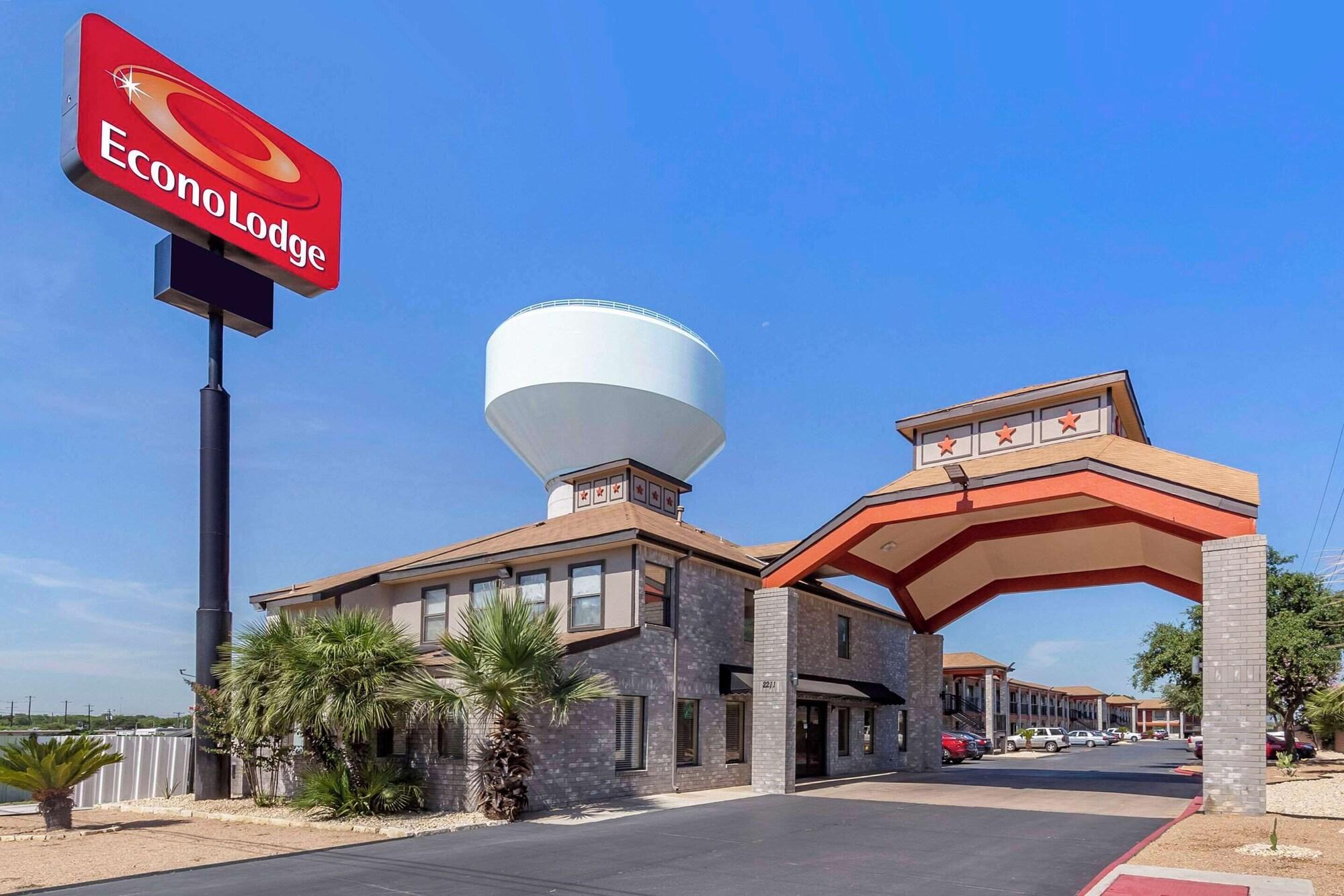 Varios Econo Lodge Near Lackland Air Force Base - SeaWorld