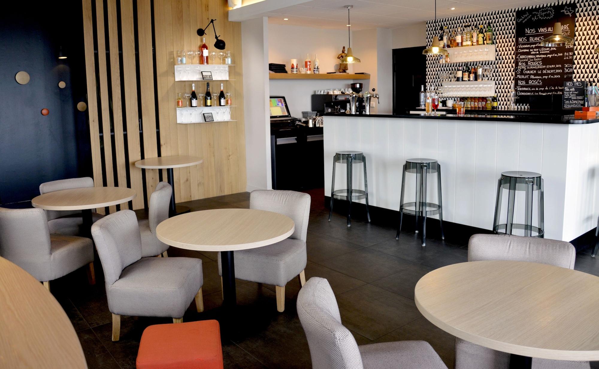 Bar/Salón Hotel du Port