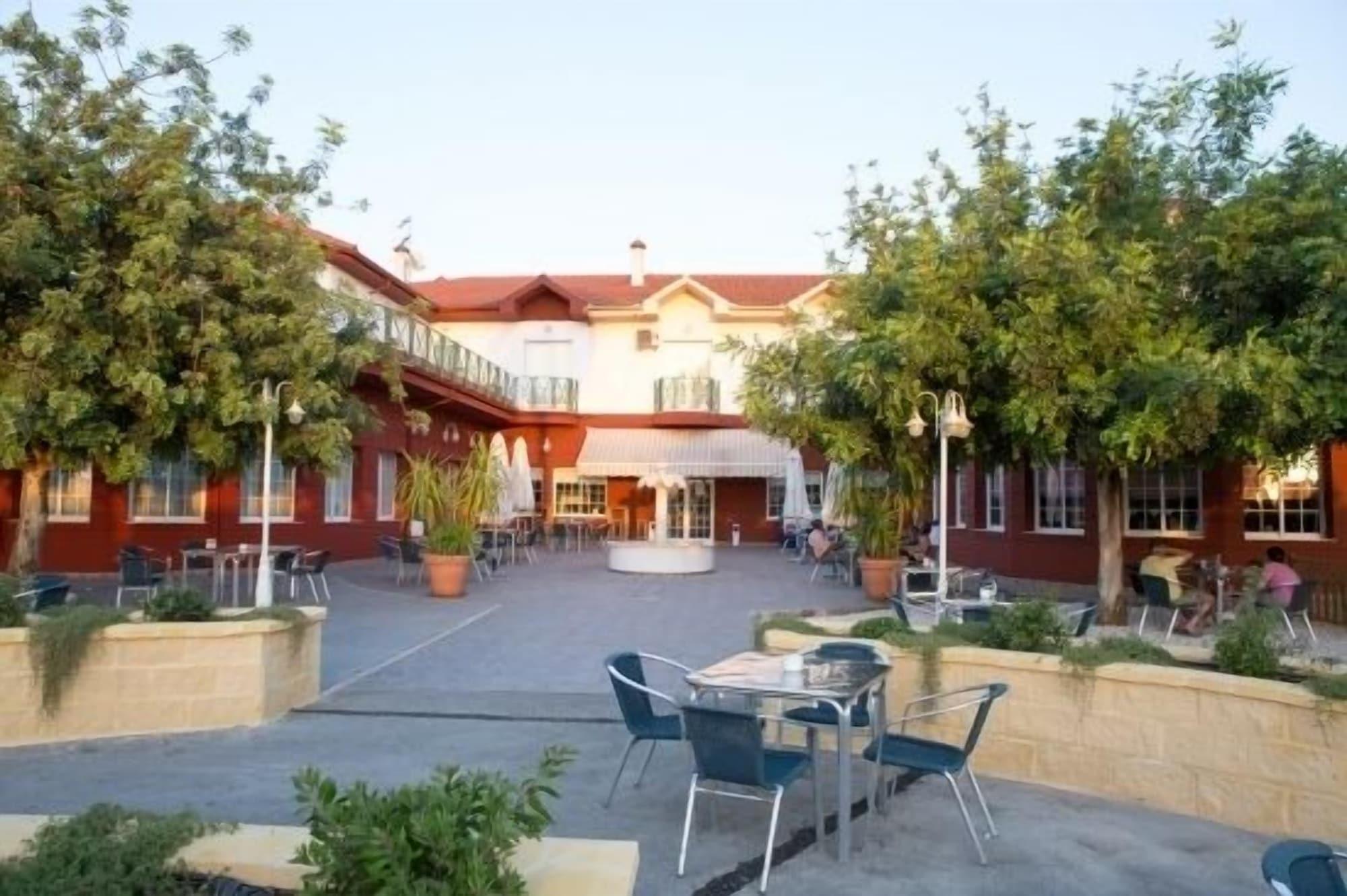 Vista Exterior Hotel Mitra