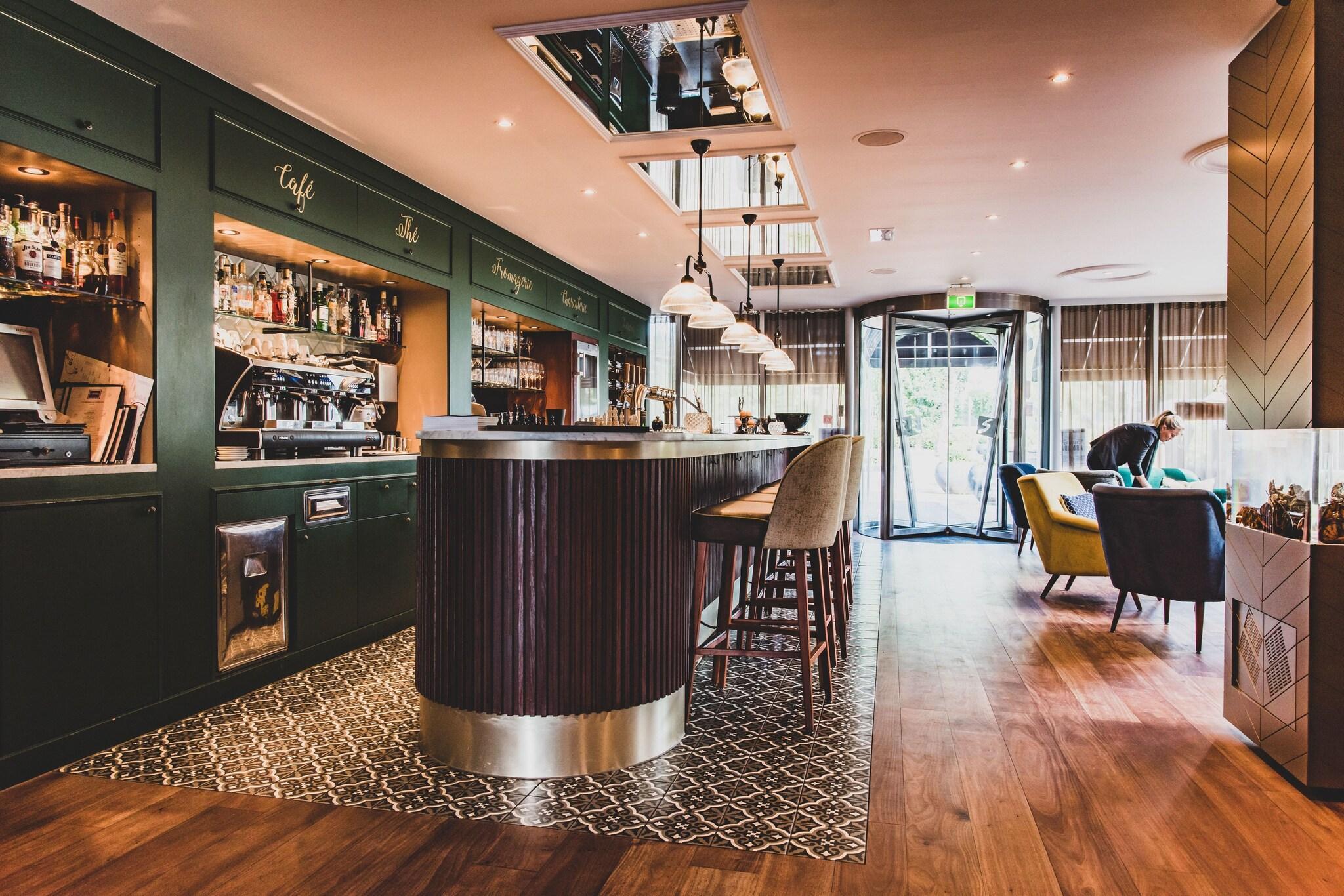 Bar/Salón Hotel & Spa Savarin