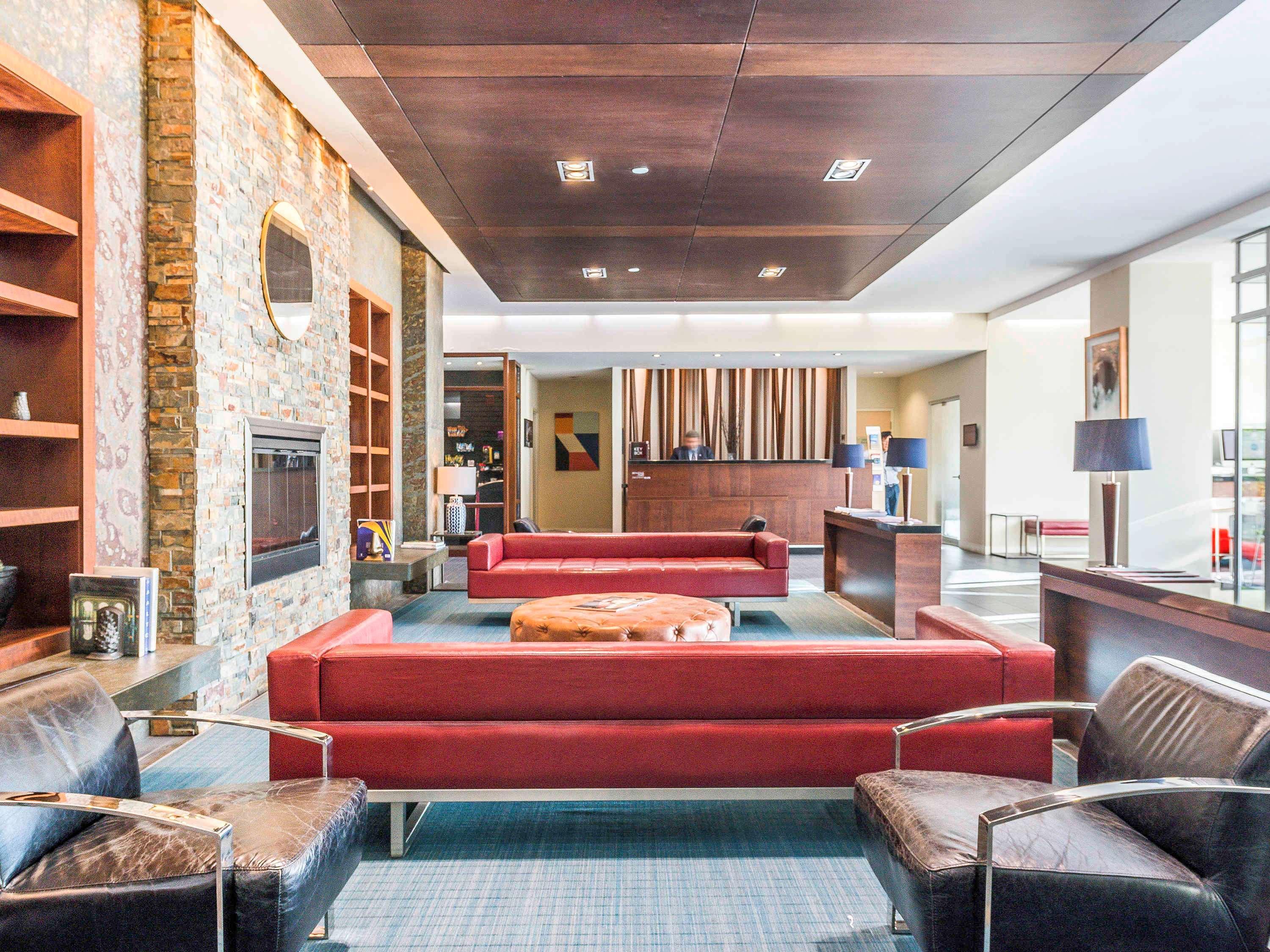 Vista Lobby Novotel Montreal Airport