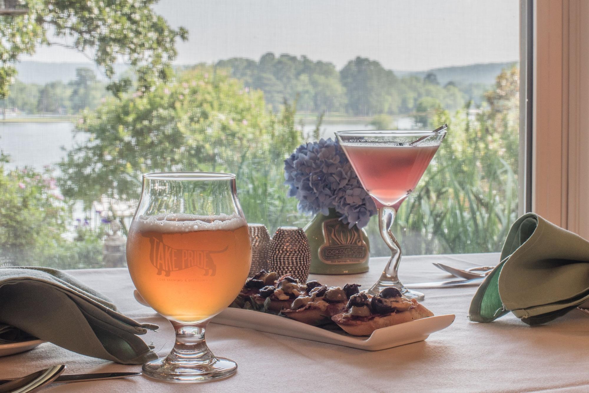 Bar/Salón Lookout Point Lakeside Inn