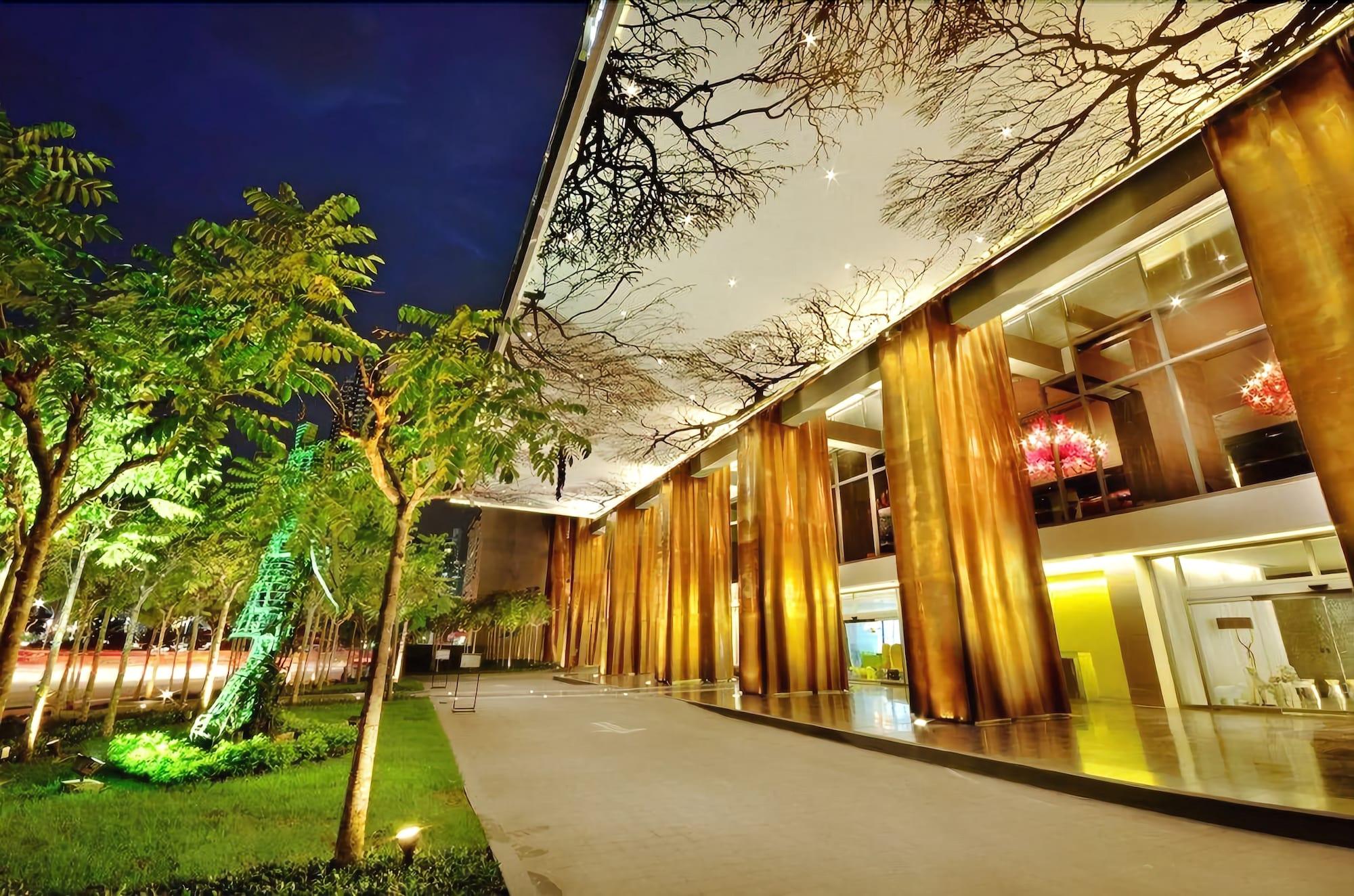 Varios Yoo Towers Suites