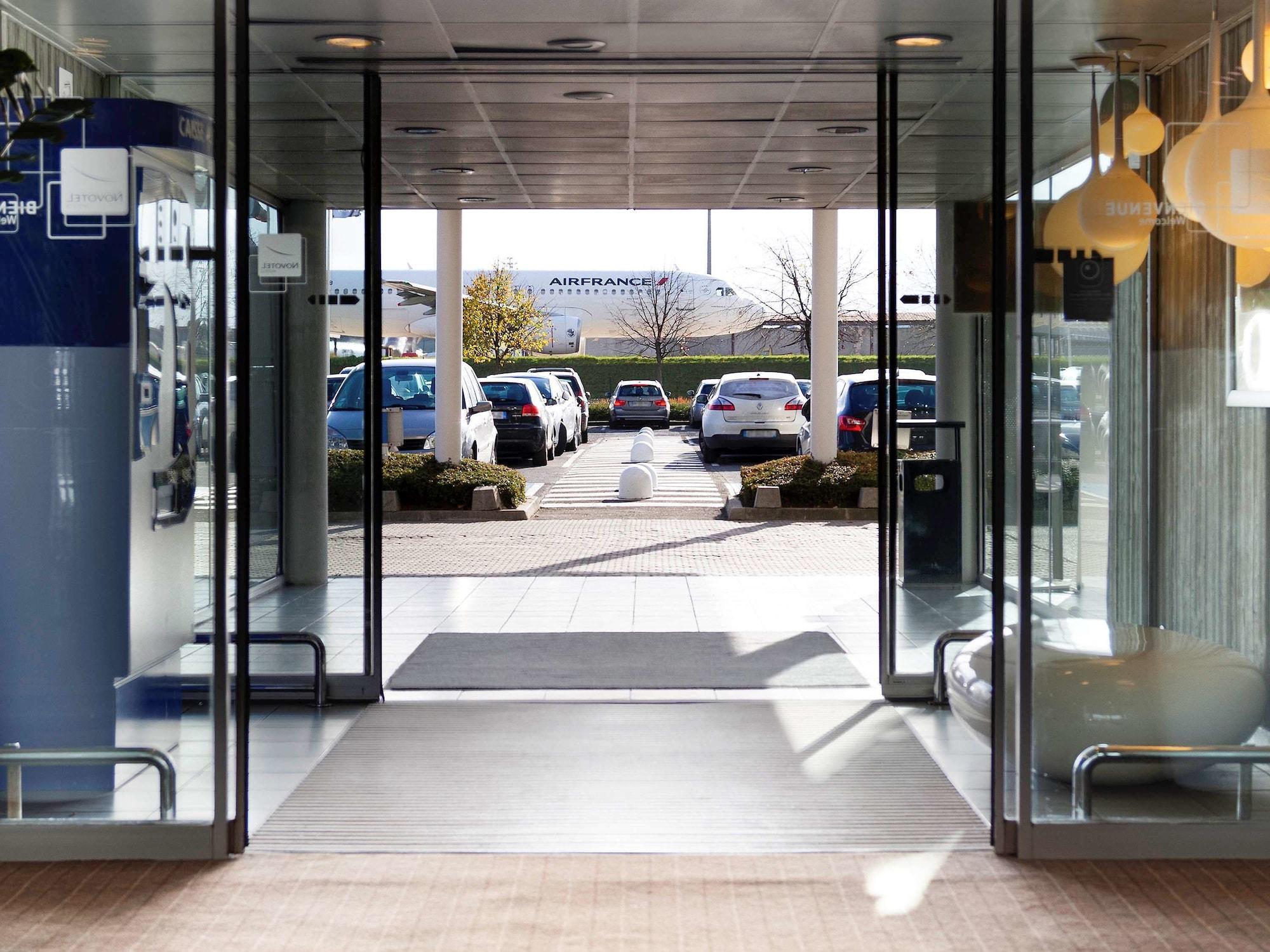 Vista Exterior Novotel Paris Charles de Gaulle Airport