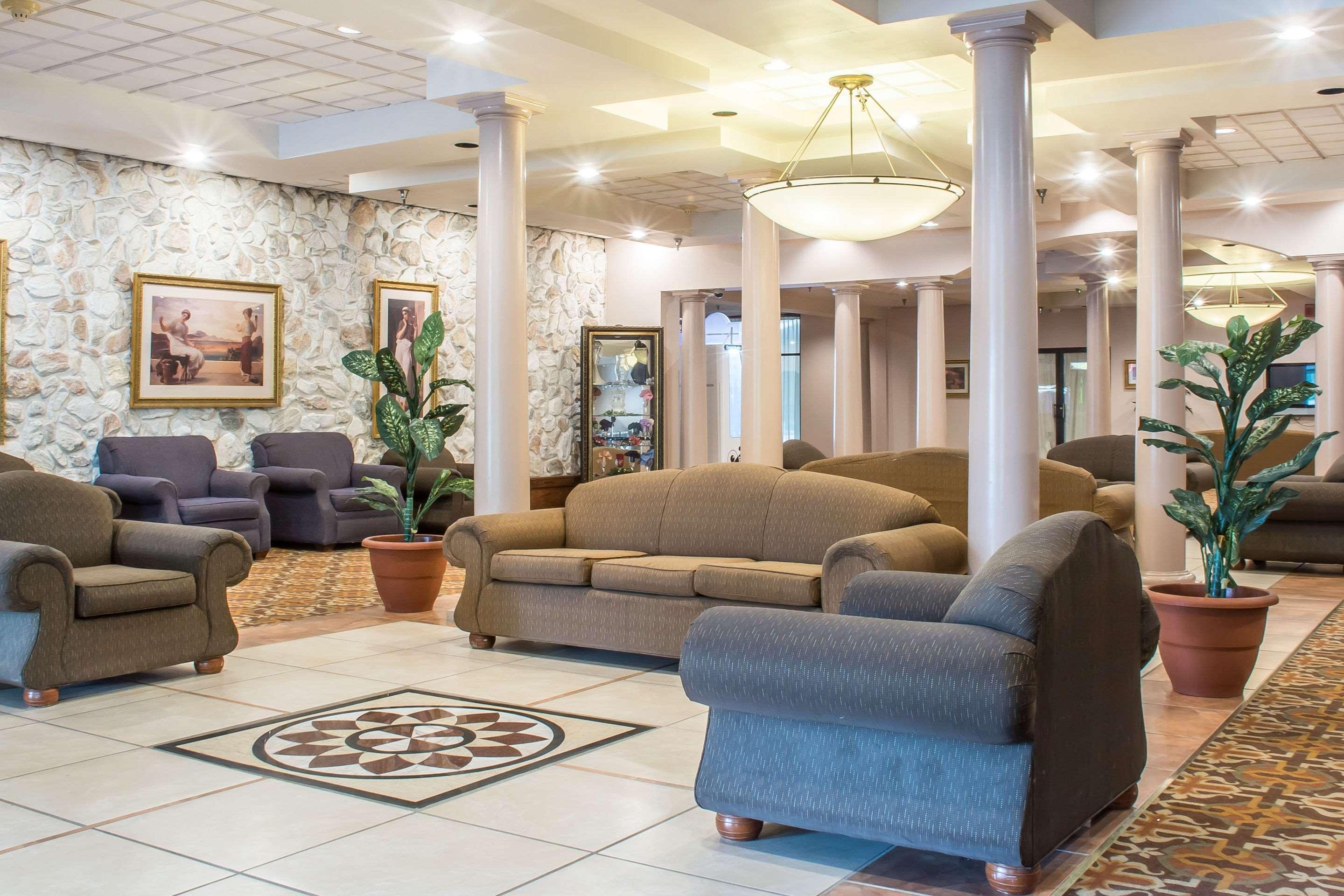Vista Lobby Quality Inn & Suites Palm Island Indoor Waterpark