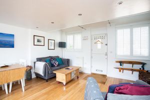 Alquiler Vacacional - Uniquely designed space in a-quiet setting moments from beech...