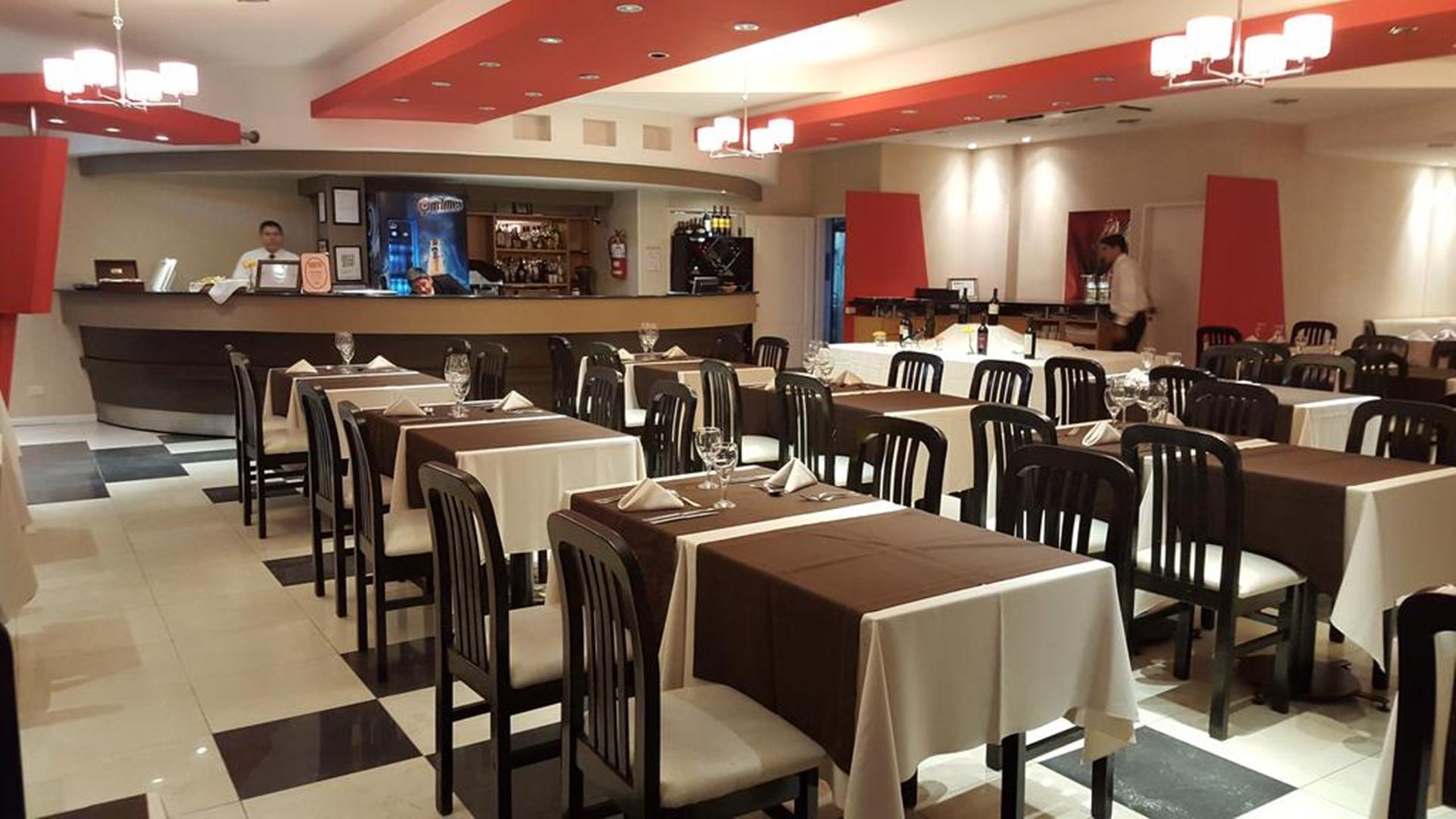 Restaurant Howard Johnson by Wyndham San Pedro