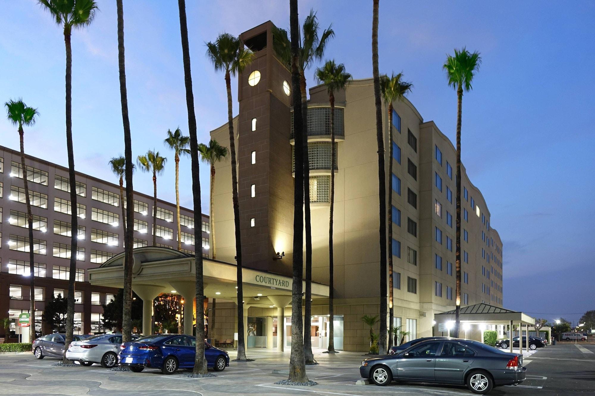 Vista Exterior Courtyard by Marriott Los Angeles LAX/Century Boulevard