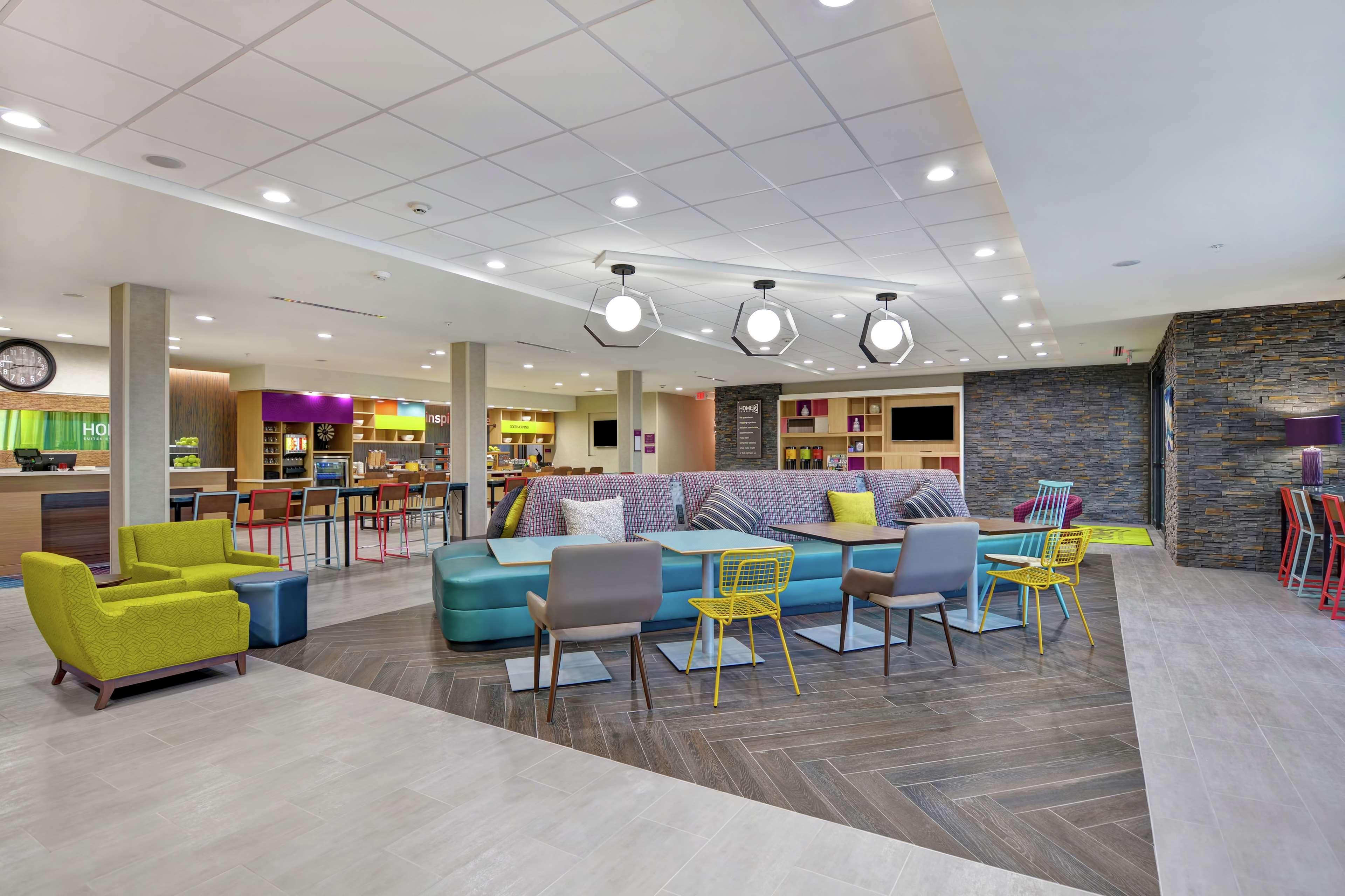 Vista Lobby Home2 Suites by Hilton Pecos