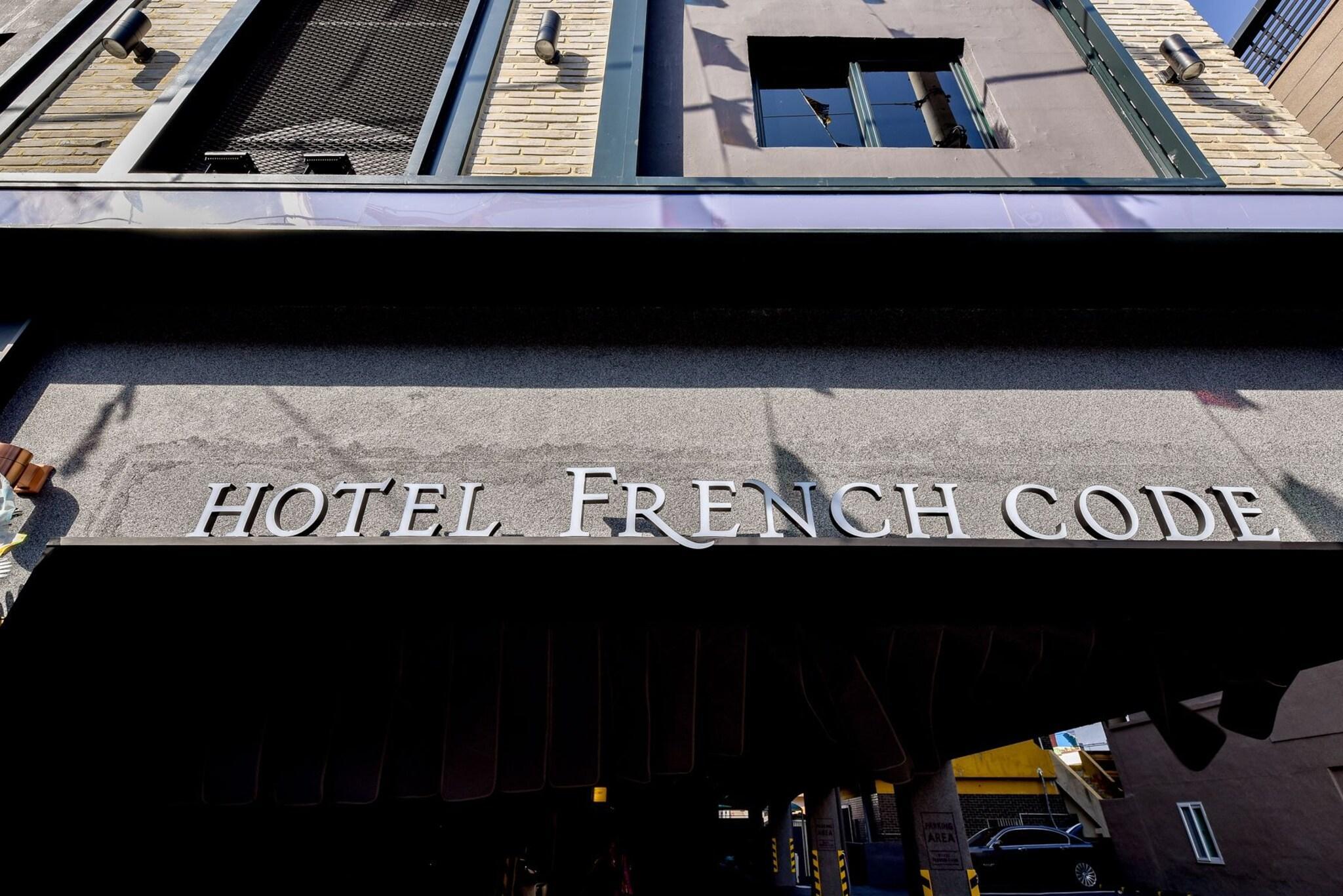 Varios French Code Hotel