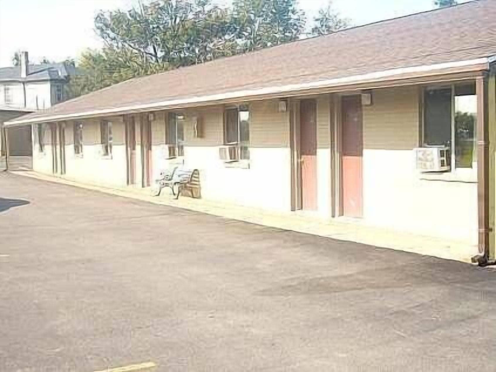 Vista Exterior Stadium View Inn