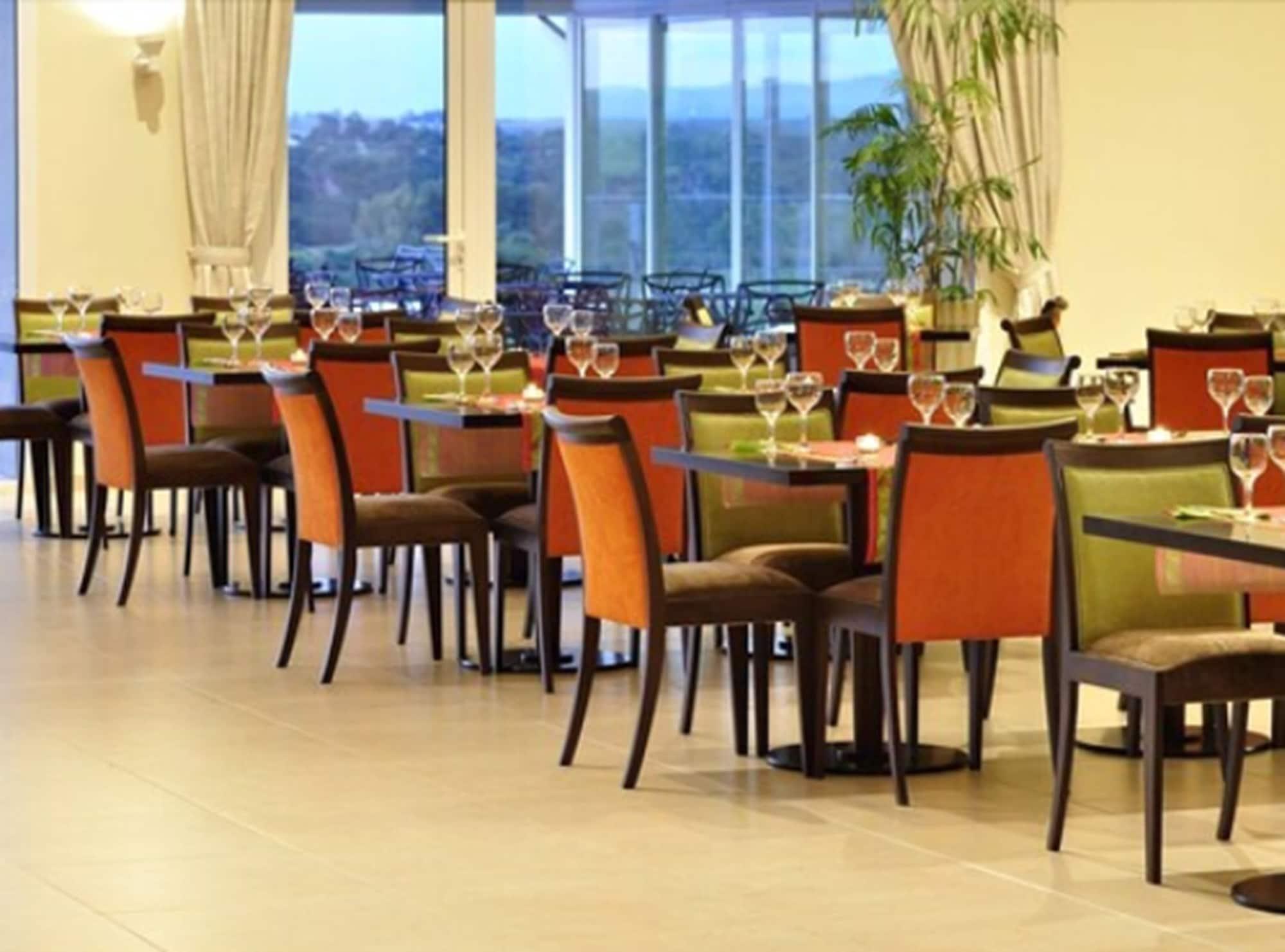 Restaurant Howard Johnson by Wyndham Piedras Moras