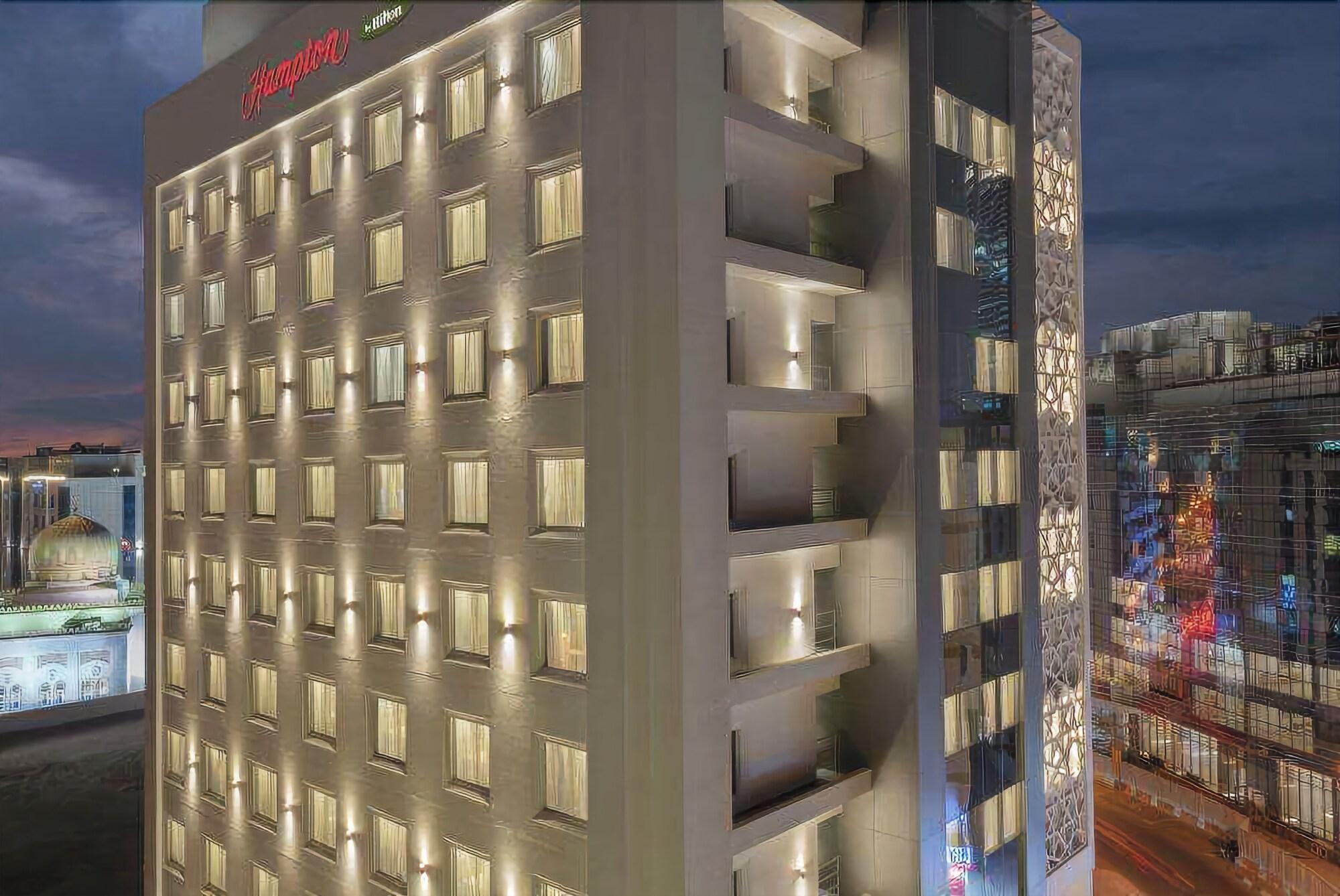 Vista da fachada Hampton by Hilton Dubai Al Barsha