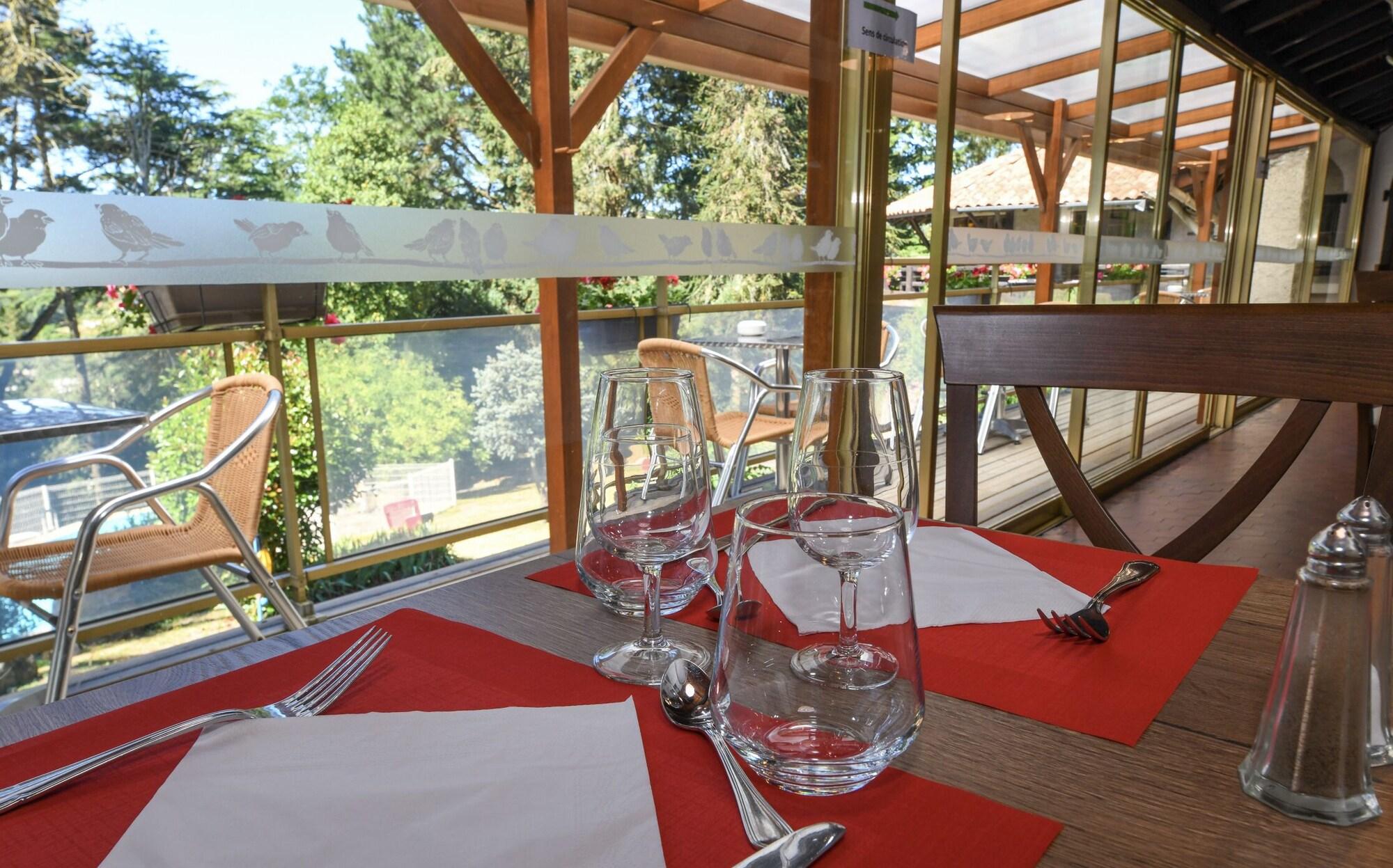 Restaurant Logis Hôtel Restaurant La Chaumière