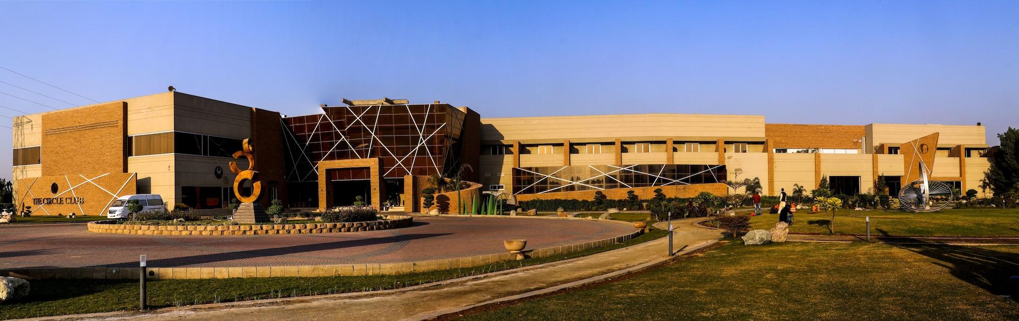 Vista Exterior Circle Club