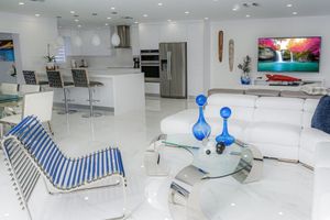 Alquiler Vacacional - Luxury heated salt water pool, Grill BBQ Serenity Oasis