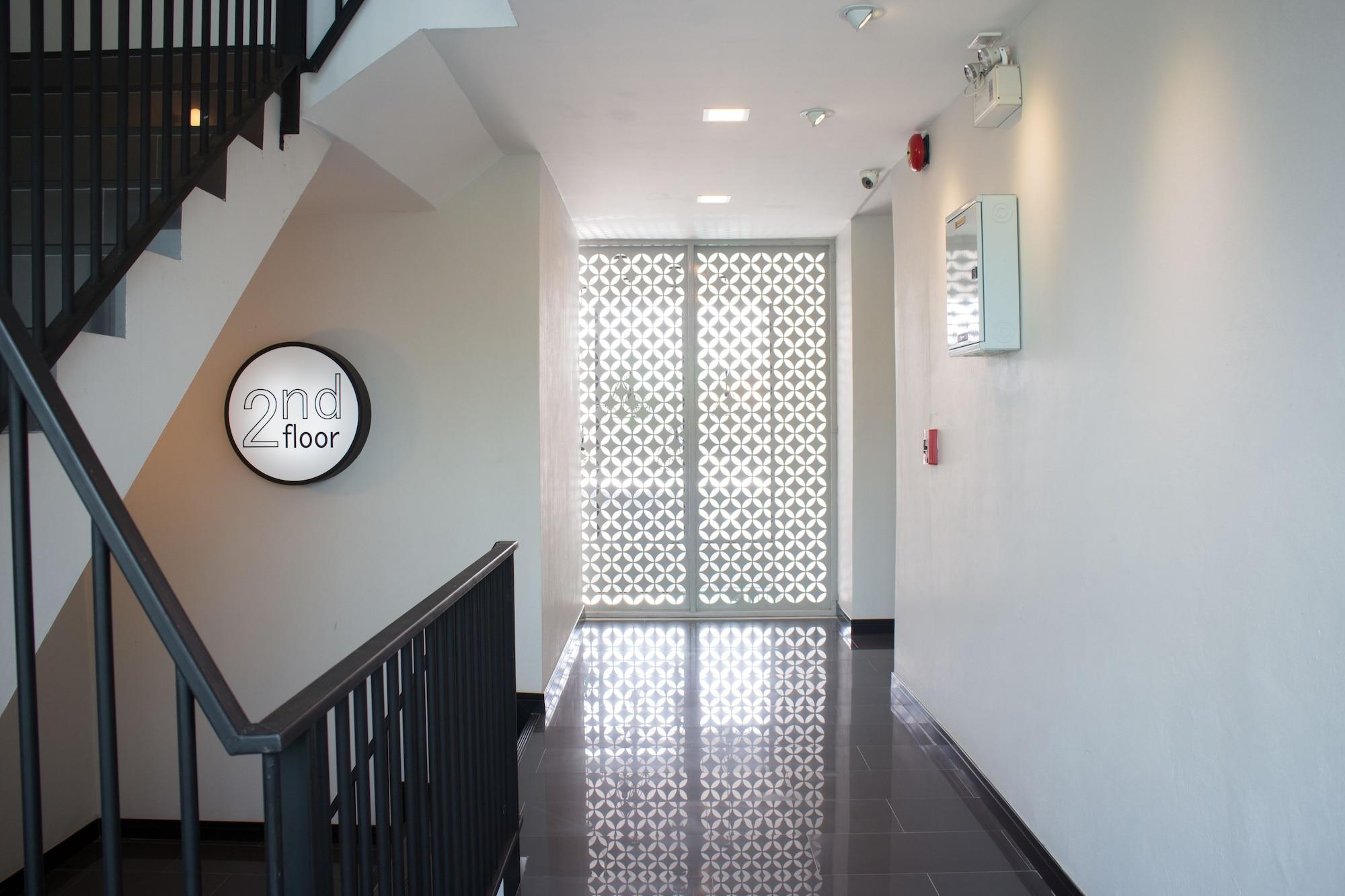 Varios M2 Hotel