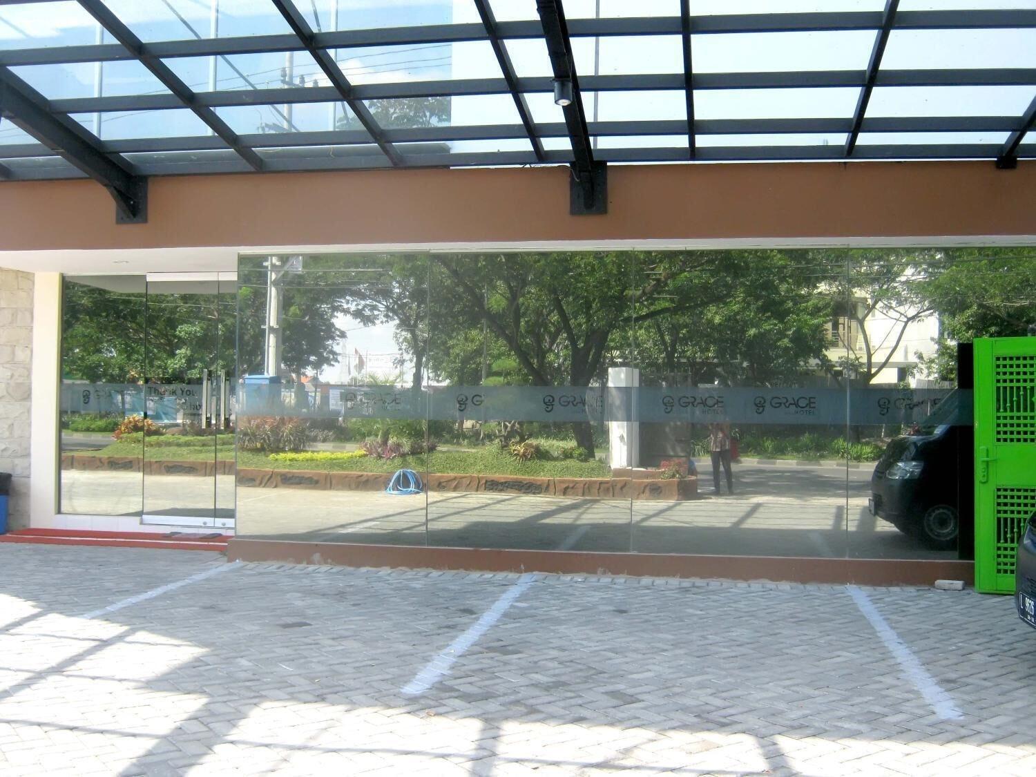 Vista Exterior Grace Setia Hotel