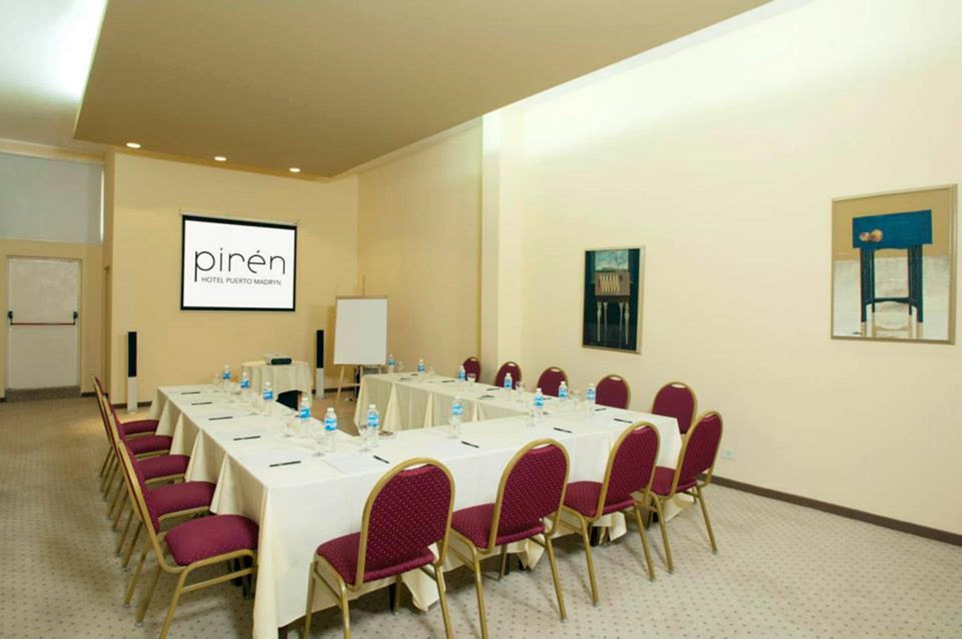 Sala de Reuniones Hotel Pirén