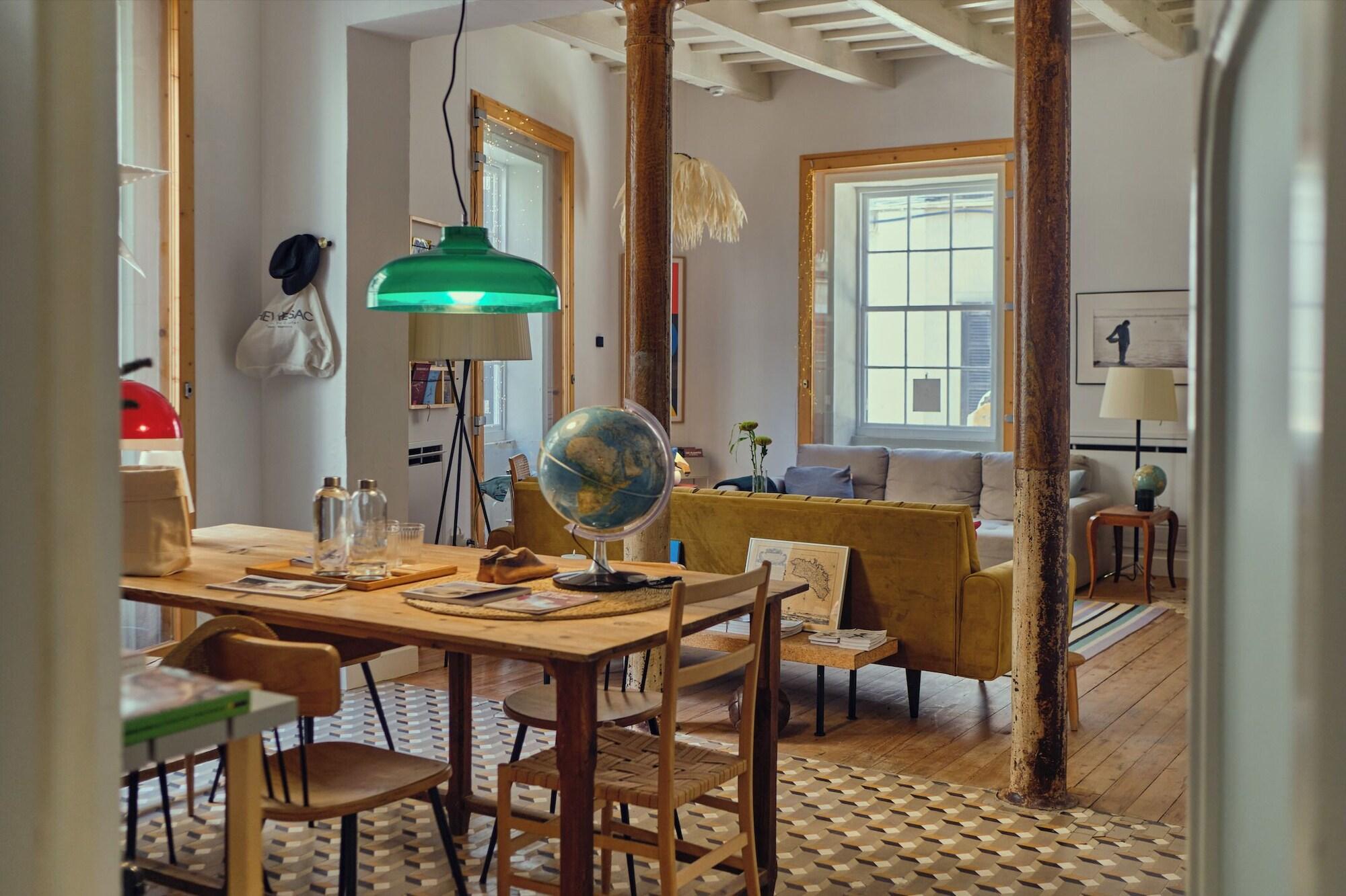 Bar/Salón Hotel Hevresac