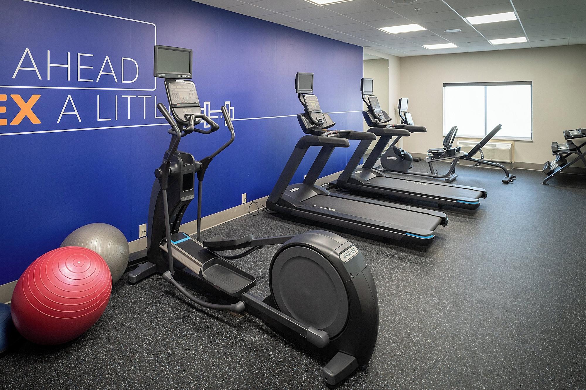 Gimnasio Holiday Inn Express and Suites Fairmont by IHG