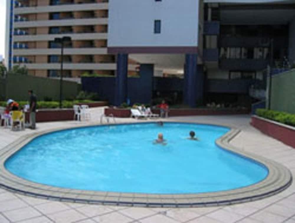 Pool view Aptos. em Residence Porto de Iracema