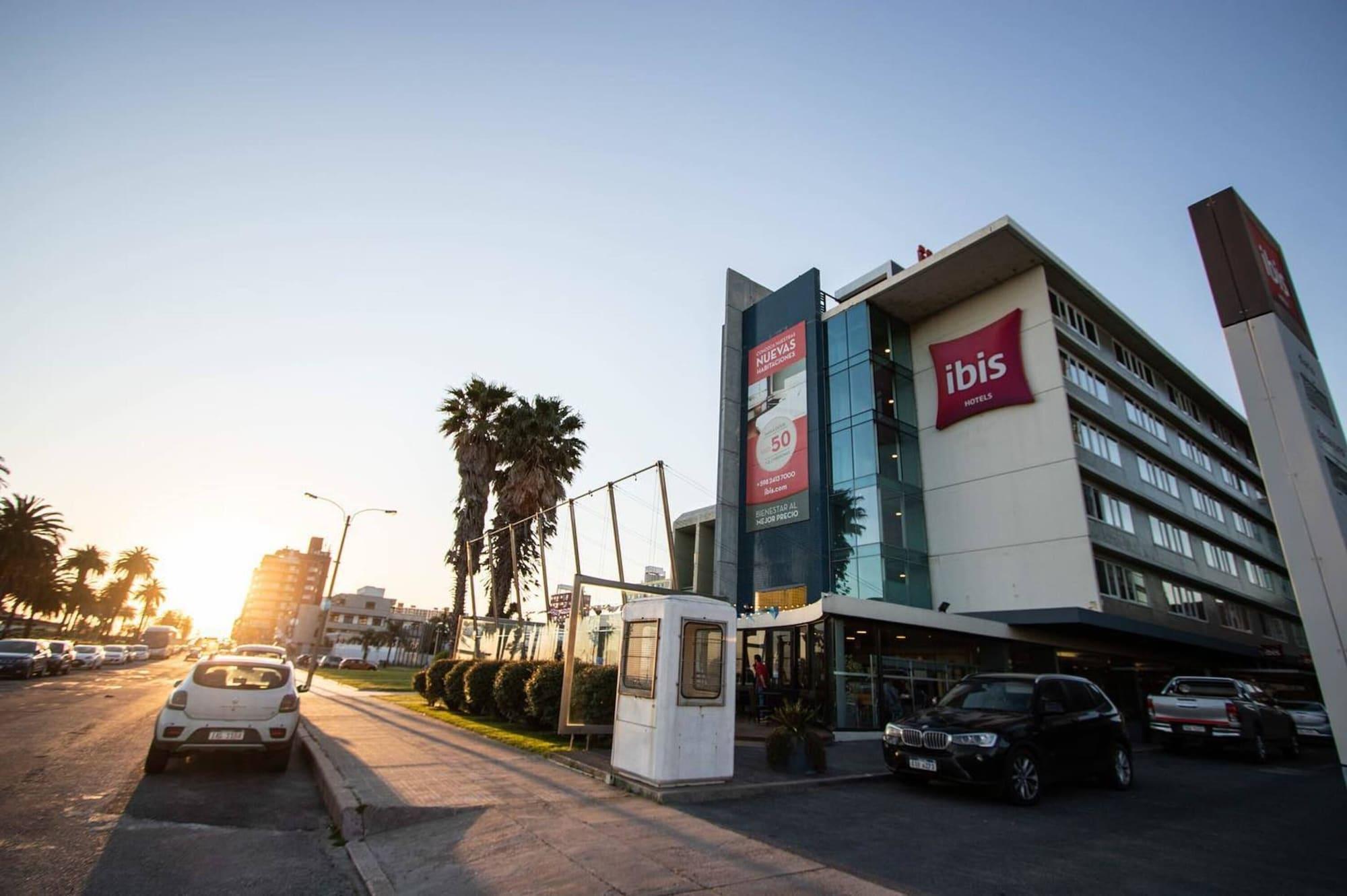 Vista Exterior Hotel ibis Montevideo Rambla