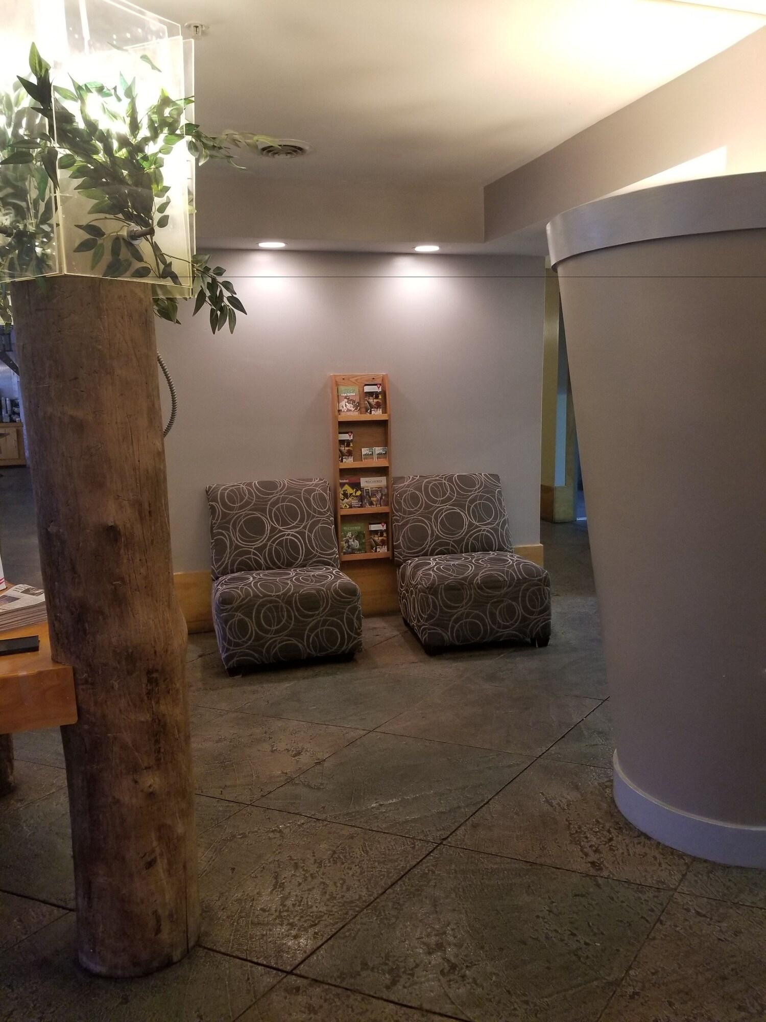 Vista Lobby Baymont by Wyndham Noblesville