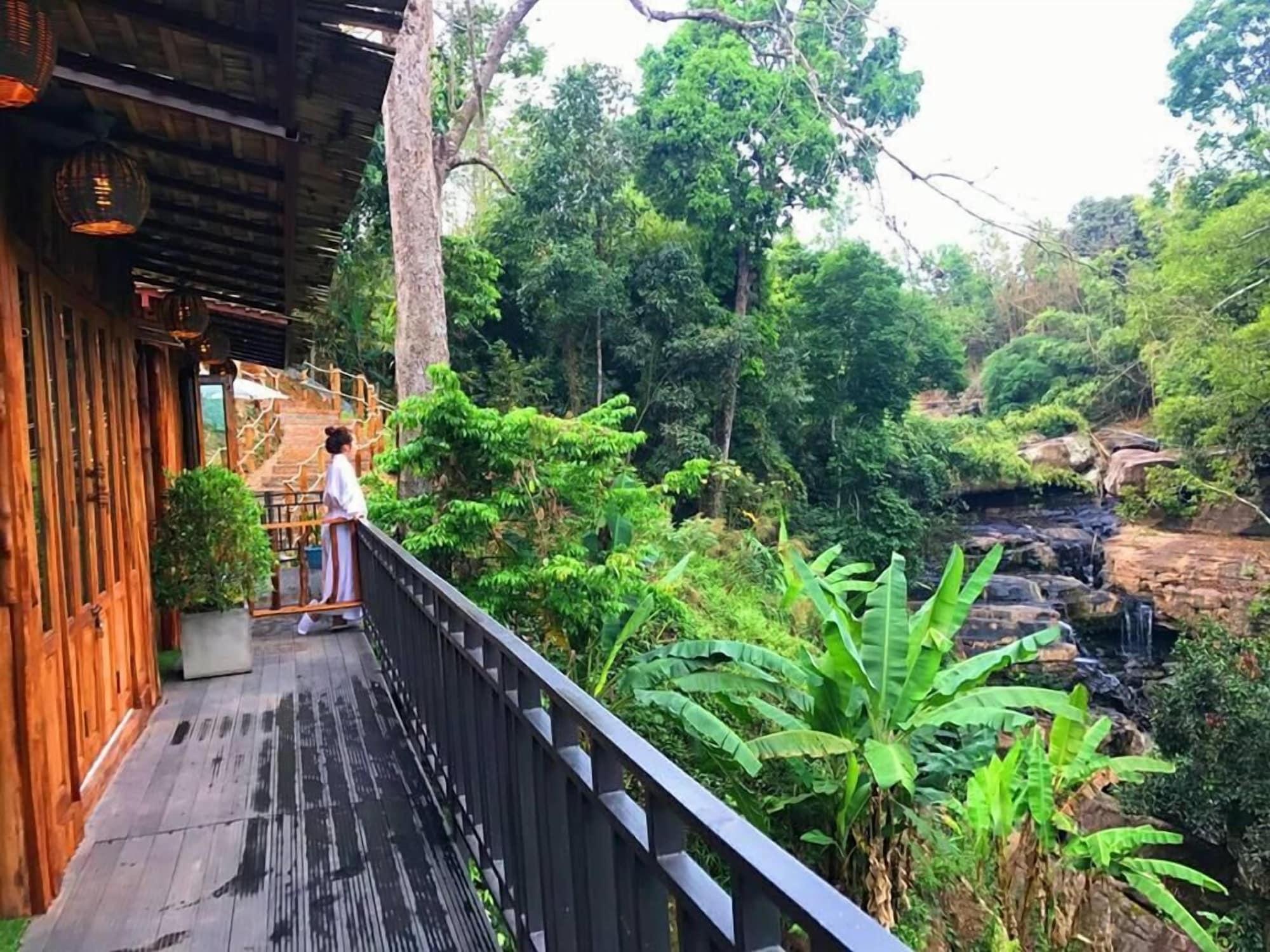 Varios Sainamtok Resort