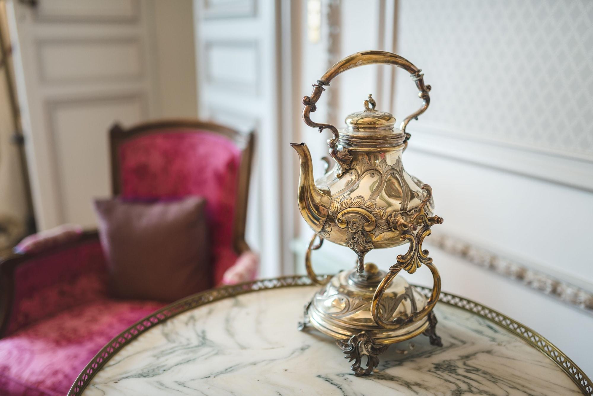 Vista Lobby Villa Victor Louis