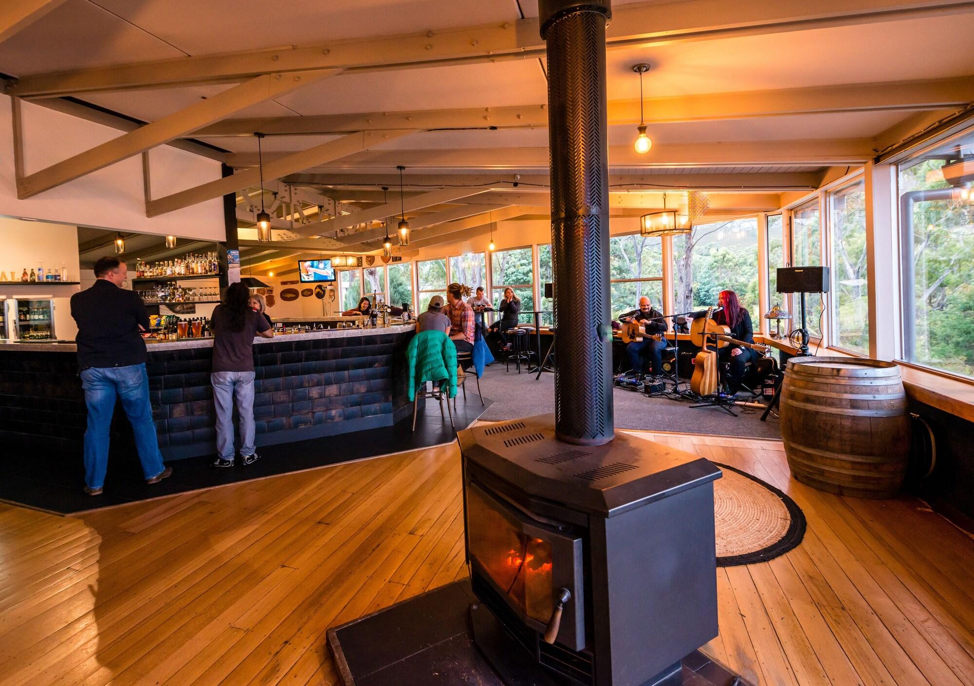 Bar/Salón Pedder Wilderness Lodge