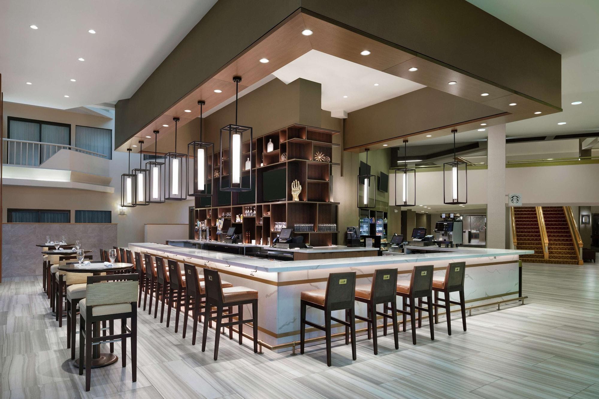Bar/Salón DoubleTree by Hilton Hotel Newark Airport