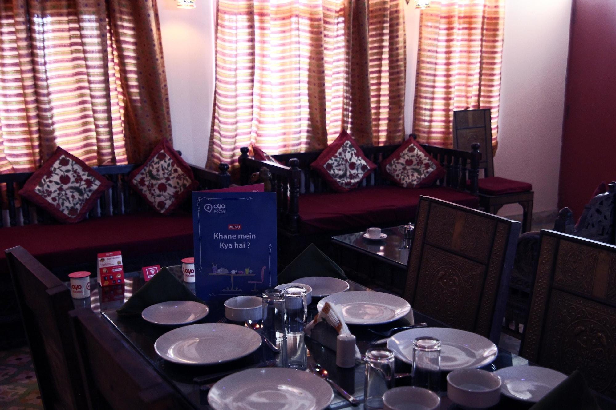 Restaurant OYO 1656 Hotel Mandela House