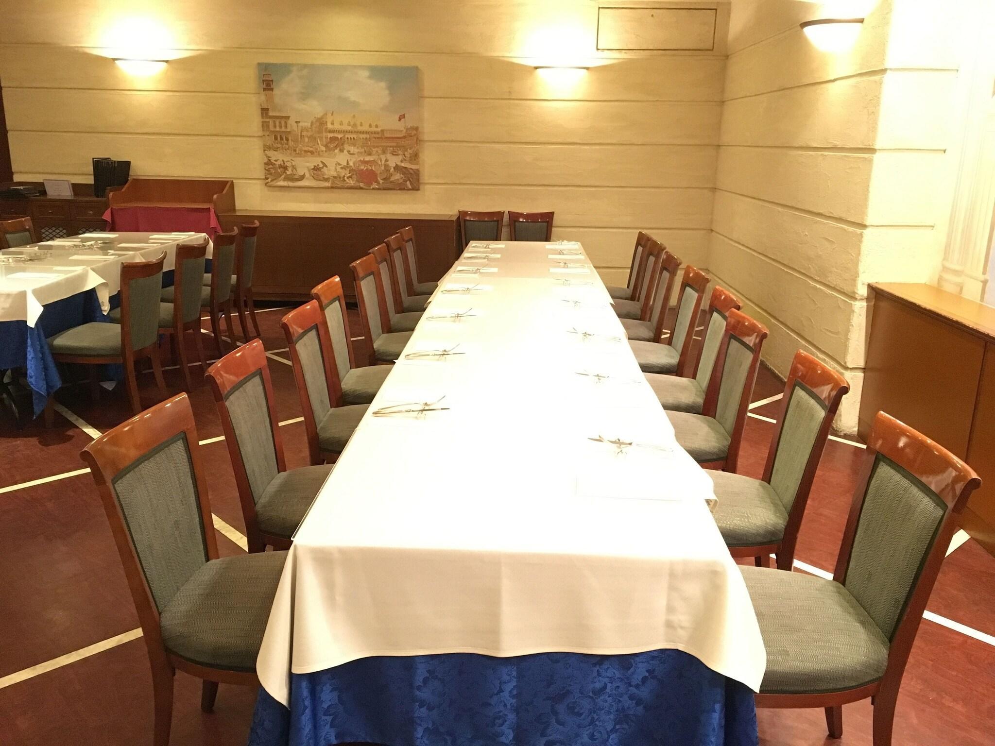 Restaurant Hotel Yokohama Camelot Japan