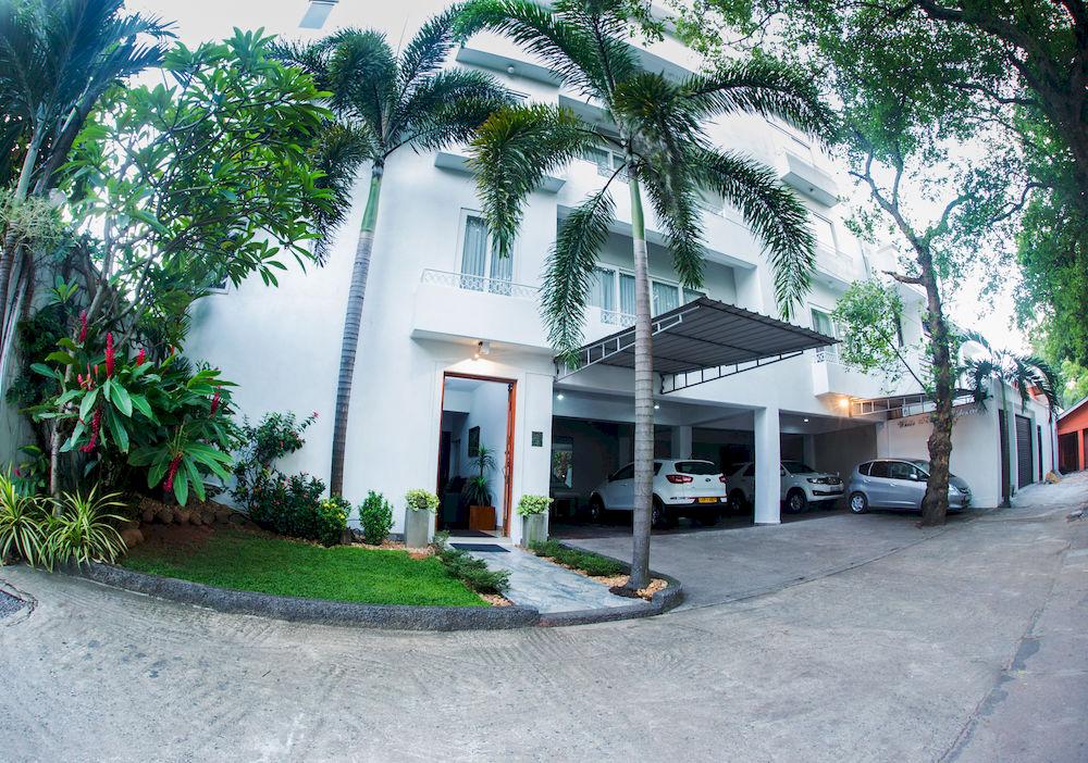 Varios Whitehouse Residencies