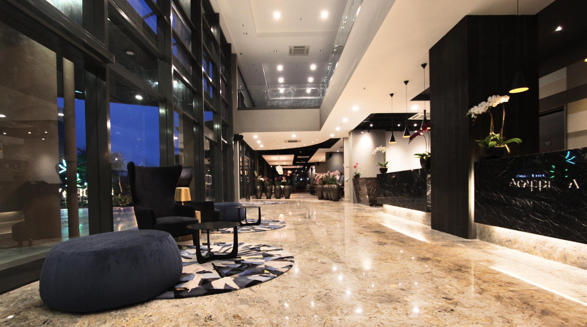 Vista Lobby Acappella Suite Hotel
