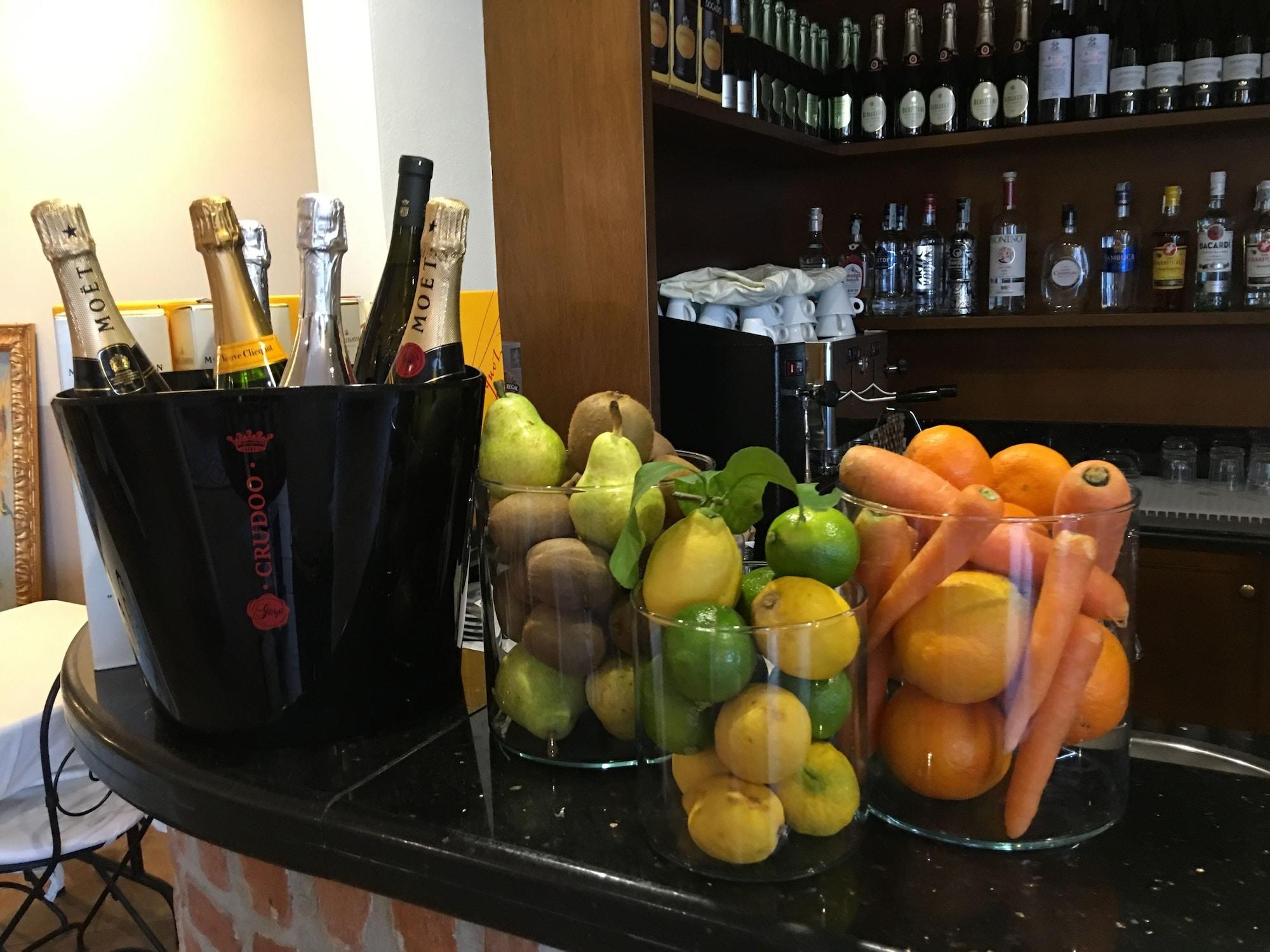 Bar/Salón Hotel Don Carlo